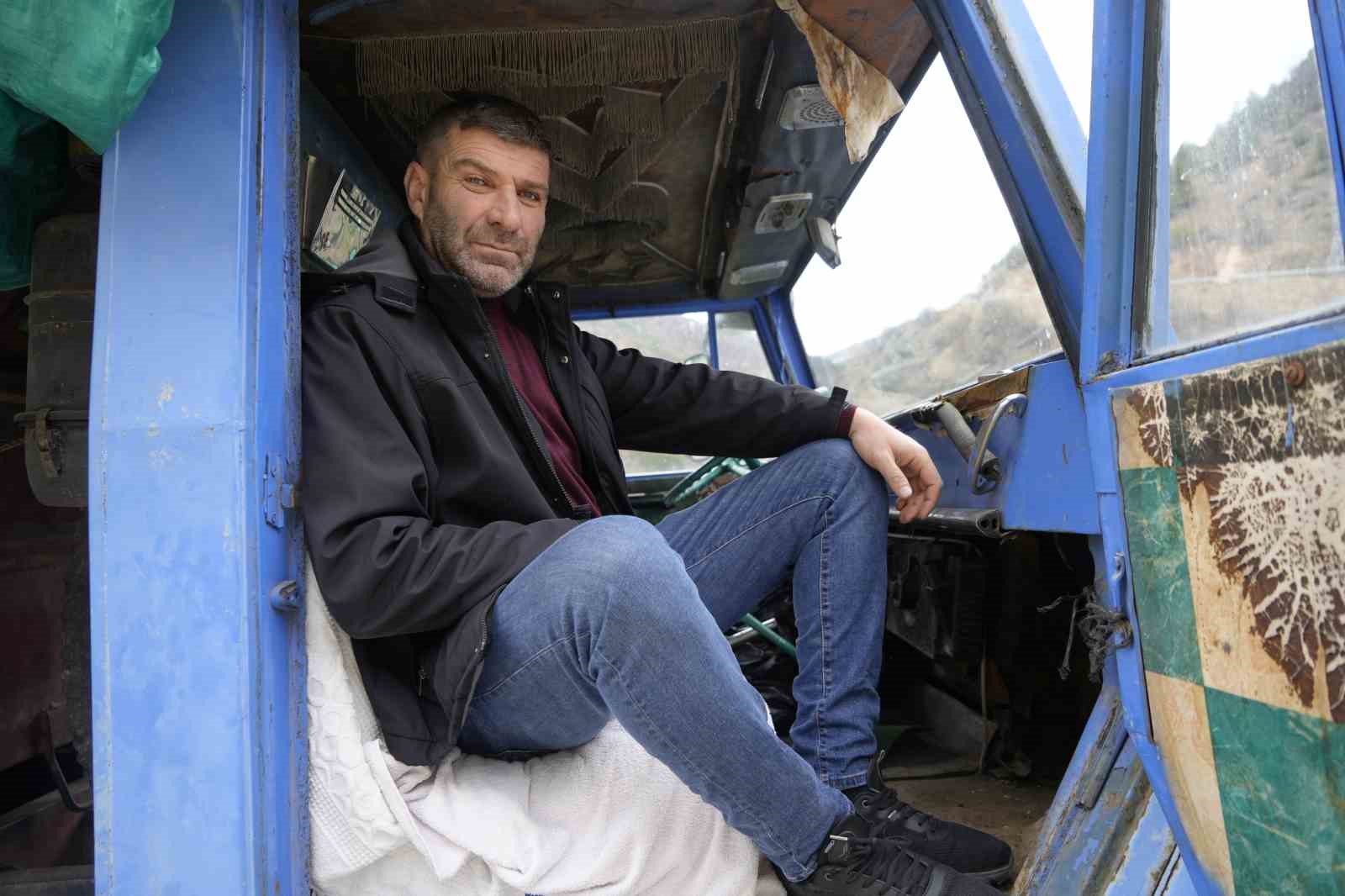 Evinin önünde odunluk olarak kullandığı kamyonu İstanbul’da ceza yedi
