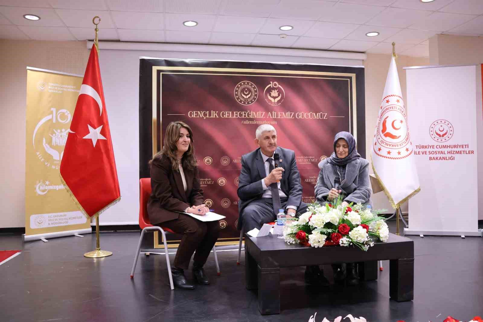 Evlenirken devletten destek gören gençler bir araya geldi
Evlenirken devletten destek gören gençler bir araya geldi