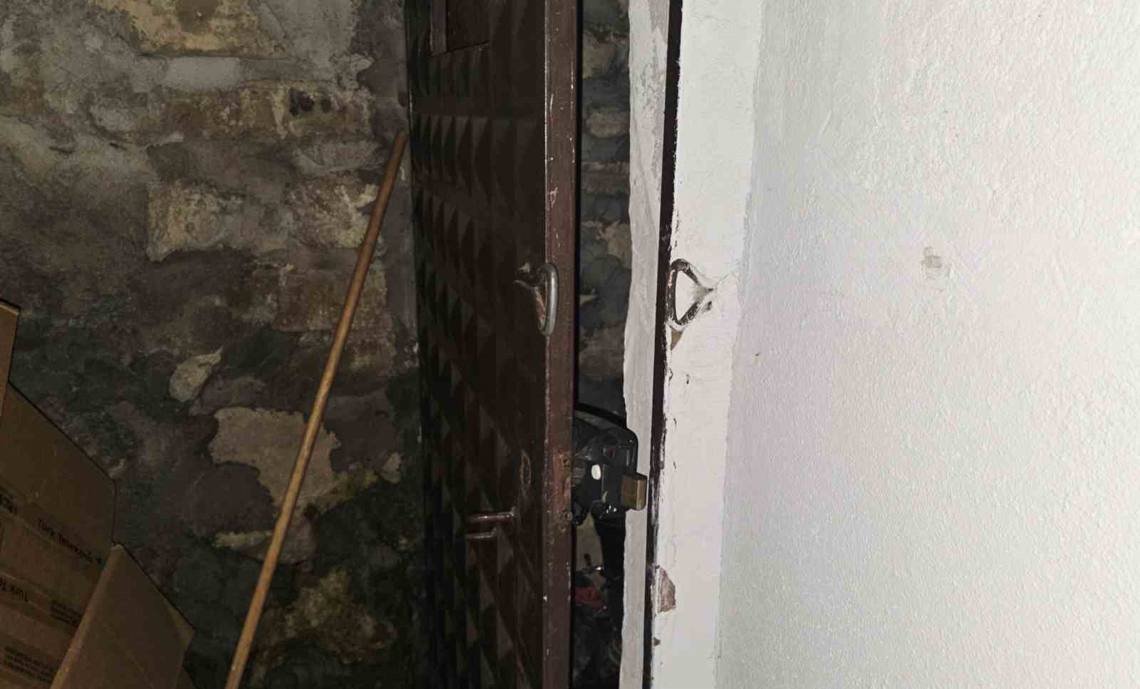 Evlere dadanan hırsızlar değerli eşya bulamayınca iş aletlerini çaldı
