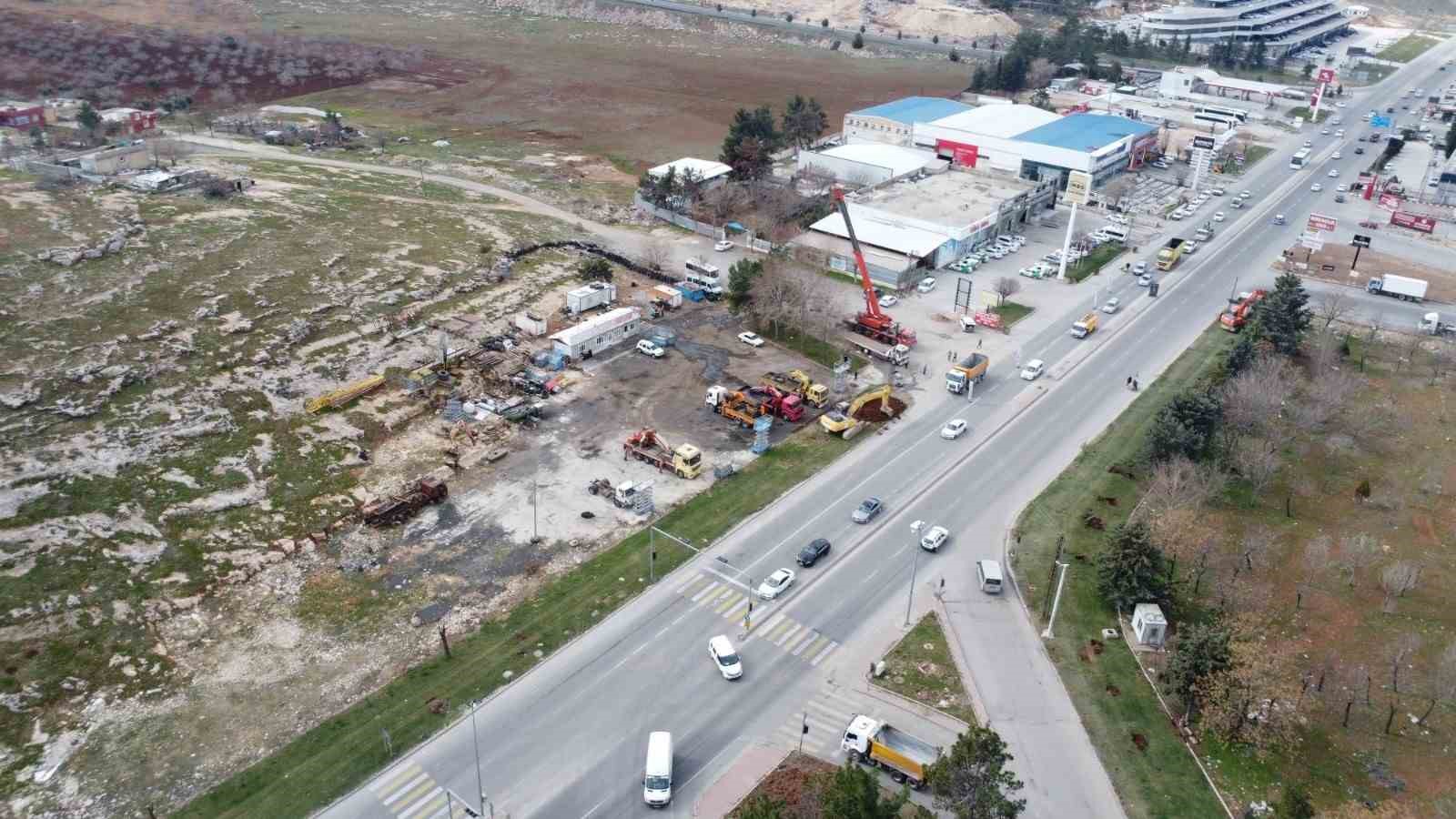 Evren Sanayi Sitesinde iki adet katlı köprülü kavşak inşaatı başladı
Evren Sanayi Sitesinde iki adet katlı köprülü kavşak inşaatı başladı