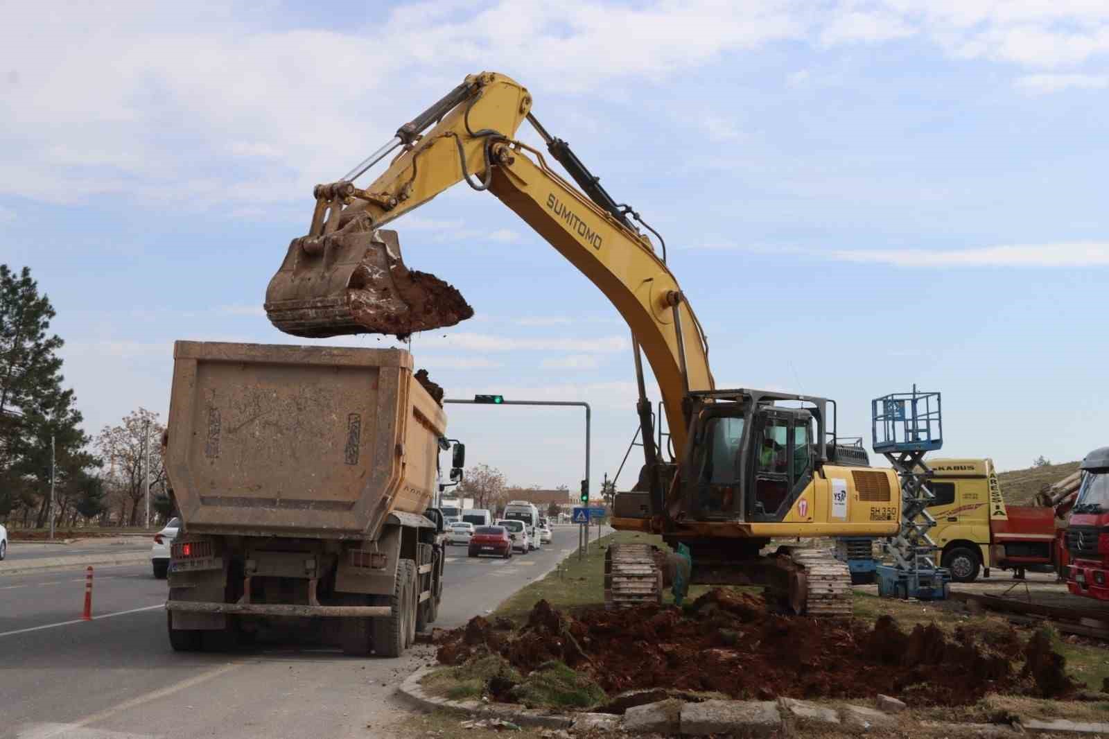 Evren Sanayi Sitesinde iki adet katlı köprülü kavşak inşaatı başladı
Evren Sanayi Sitesinde iki adet katlı köprülü kavşak inşaatı başladı