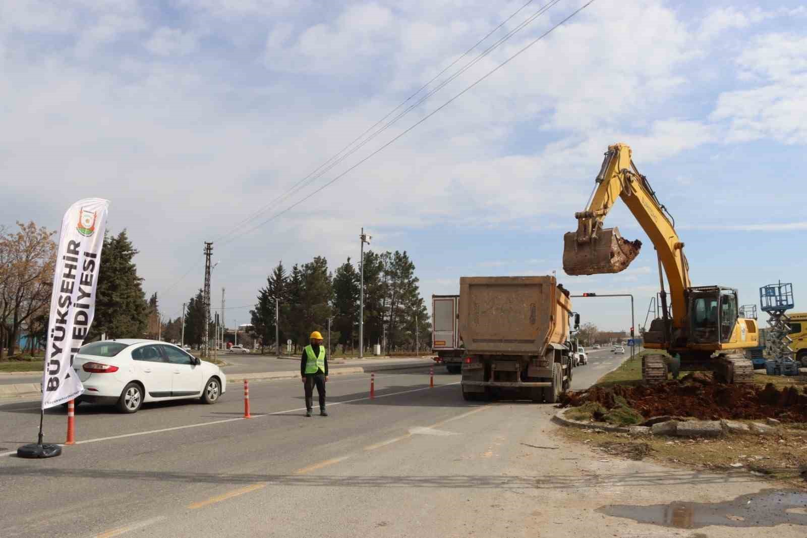 Evren Sanayi Sitesinde iki adet katlı köprülü kavşak inşaatı başladı
Evren Sanayi Sitesinde iki adet katlı köprülü kavşak inşaatı başladı
