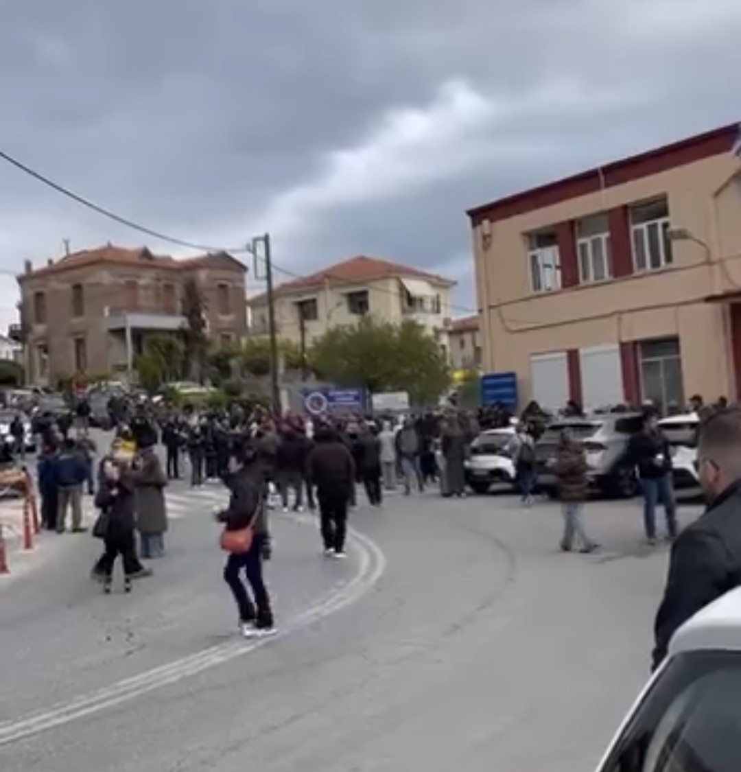 Eylemden sonra kapılar açıldı
