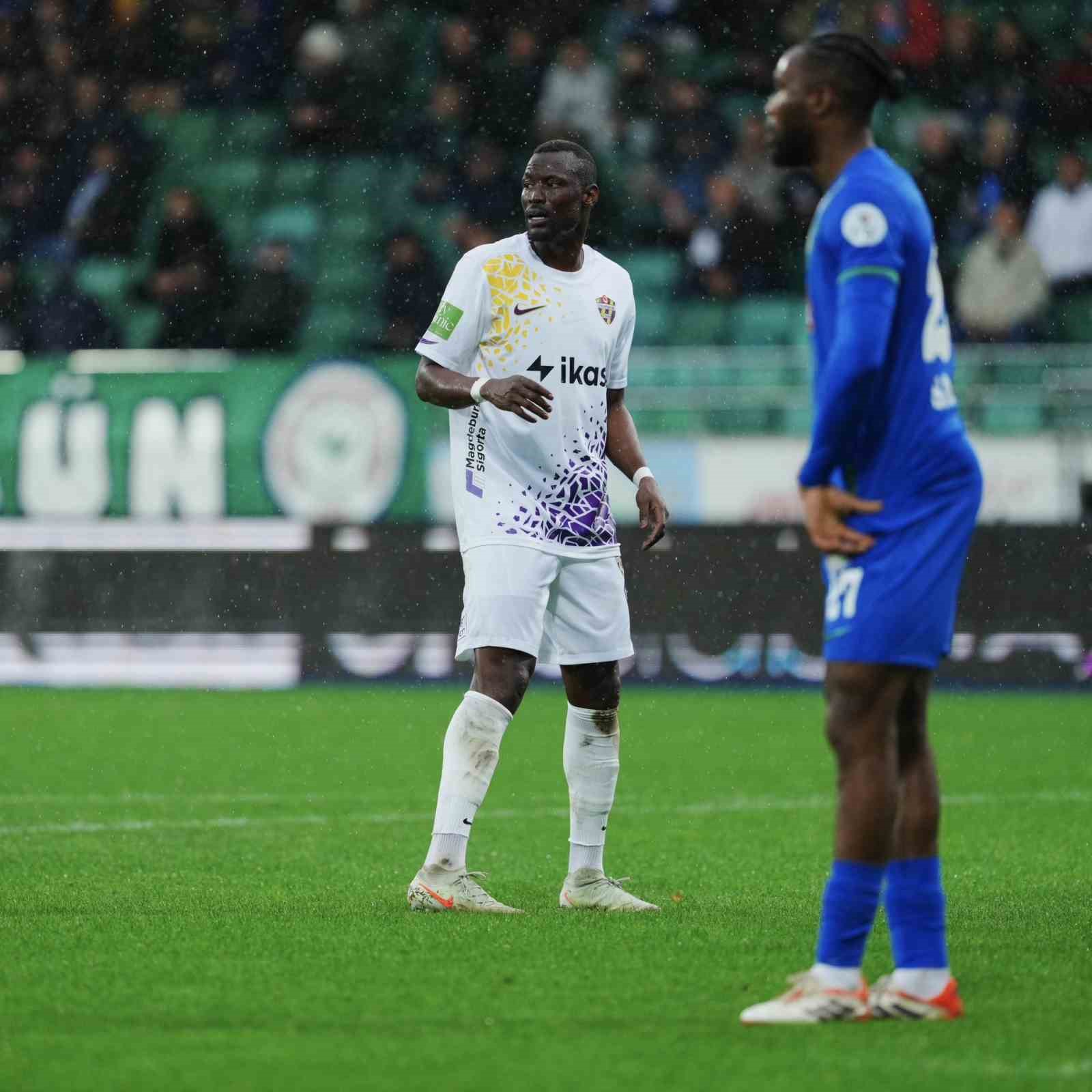 Eyüpspor, Mame Thiam ile yollarını ayırdı
