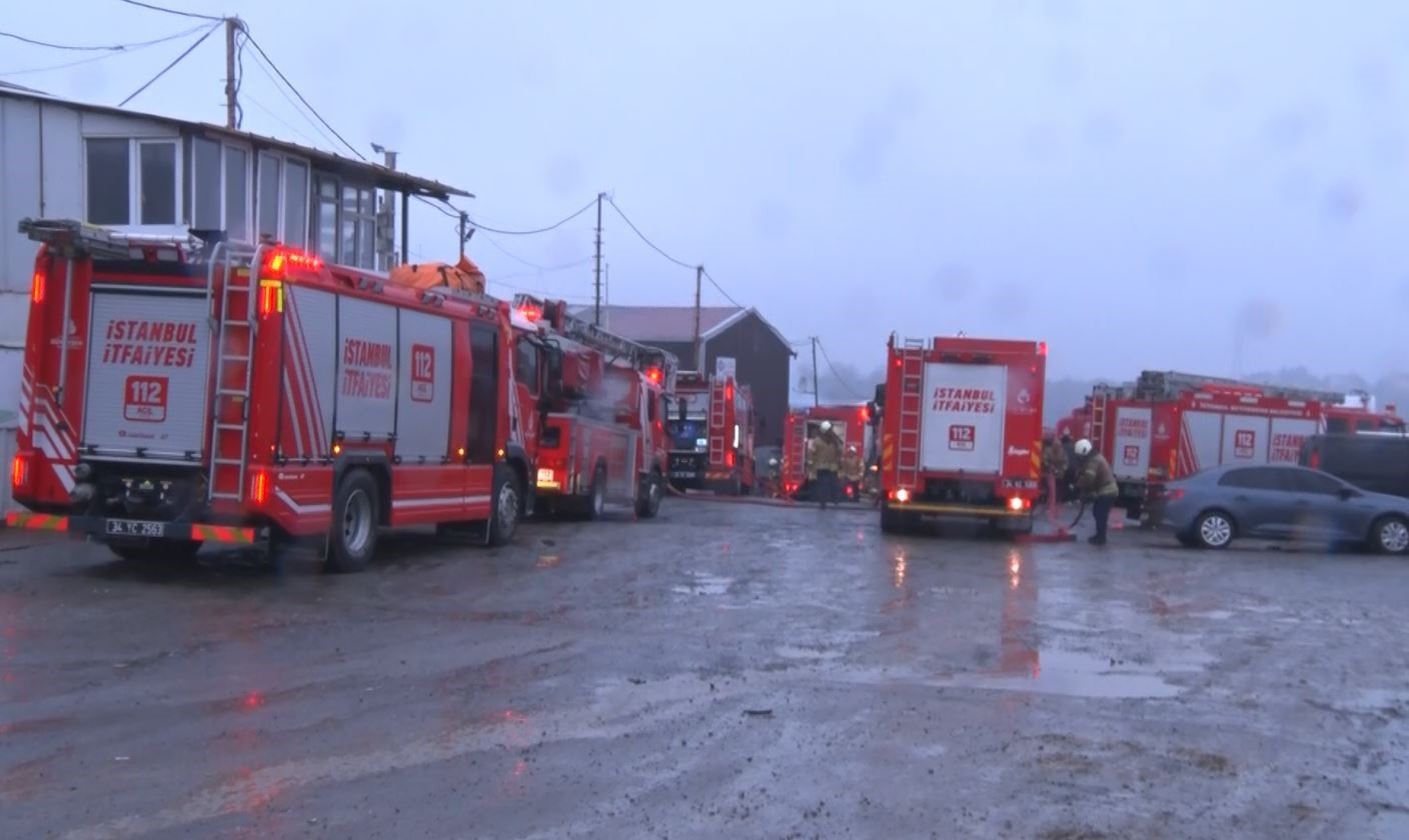 Eyüpsultan’da 3 iş yerinde yangın
