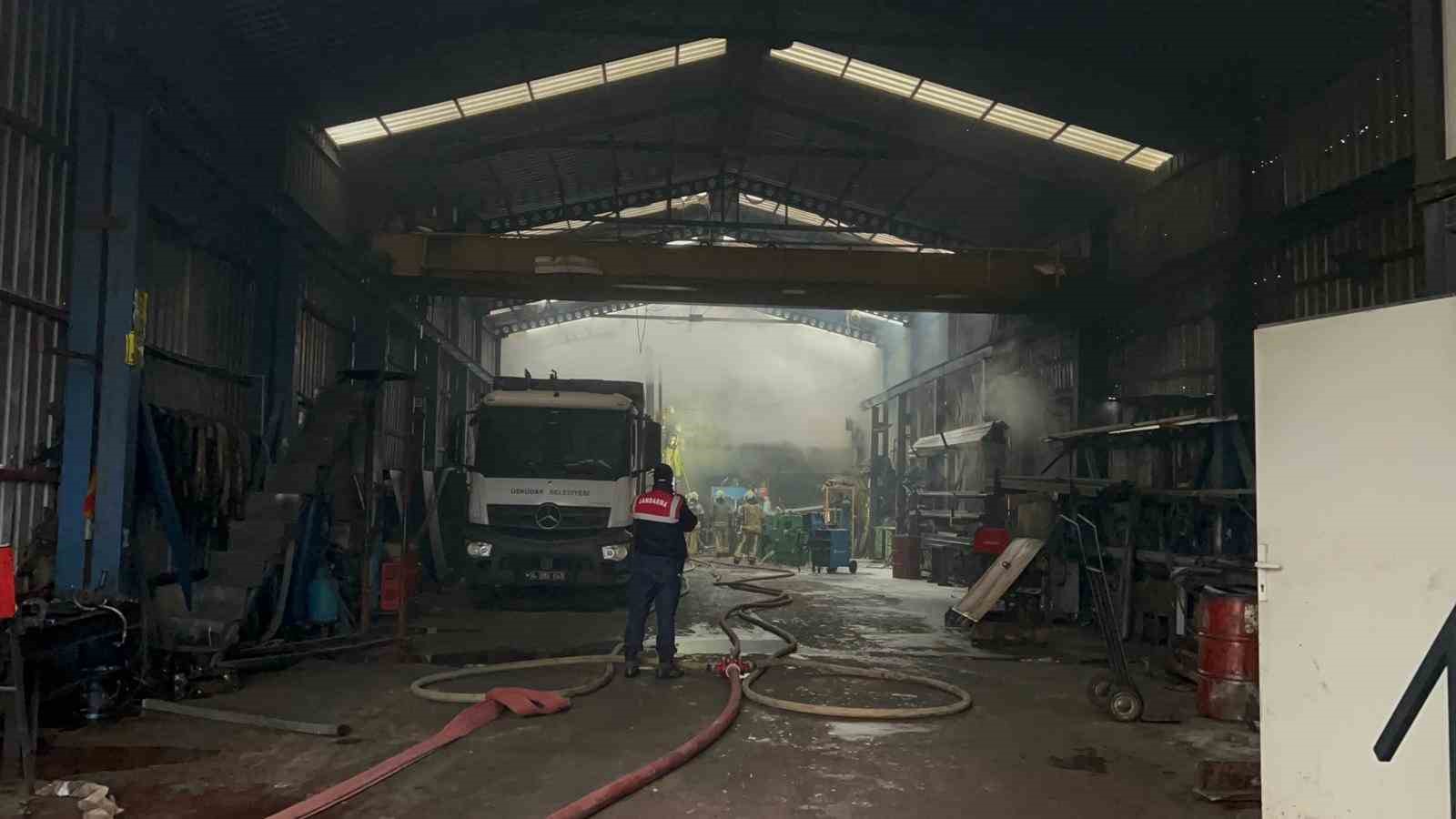 Eyüpsultan’da 3 iş yerinde yangın
