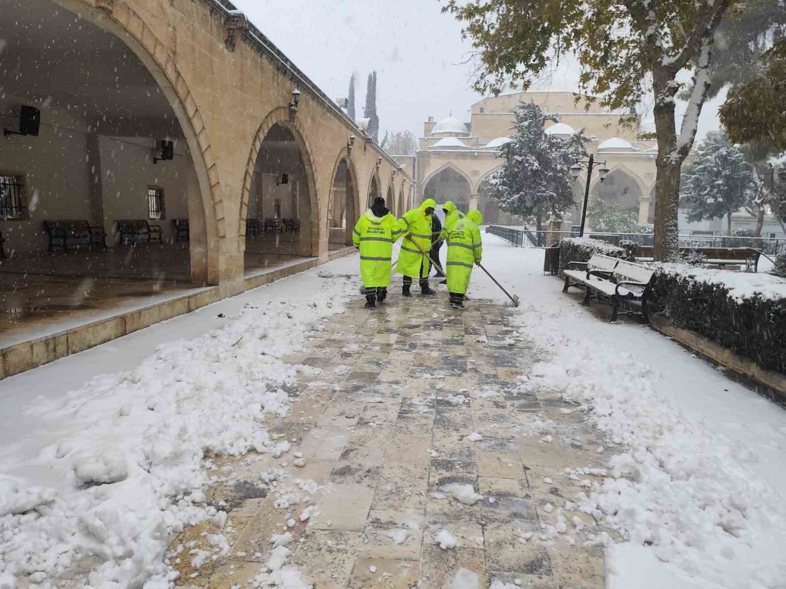 Eyyübiye Belediyesi ekiplerinin karla mücadelesi sürüyor
