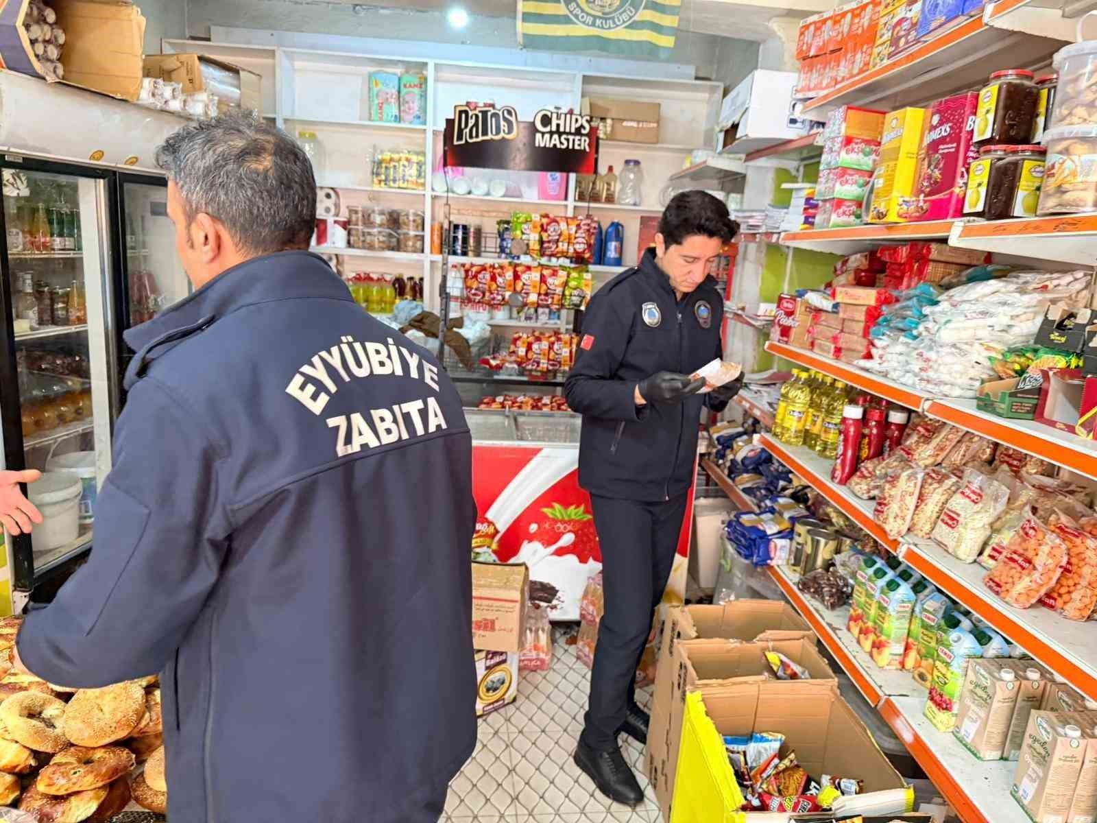 Eyyübiye zabıtası denetimlerini sürdürüyor
