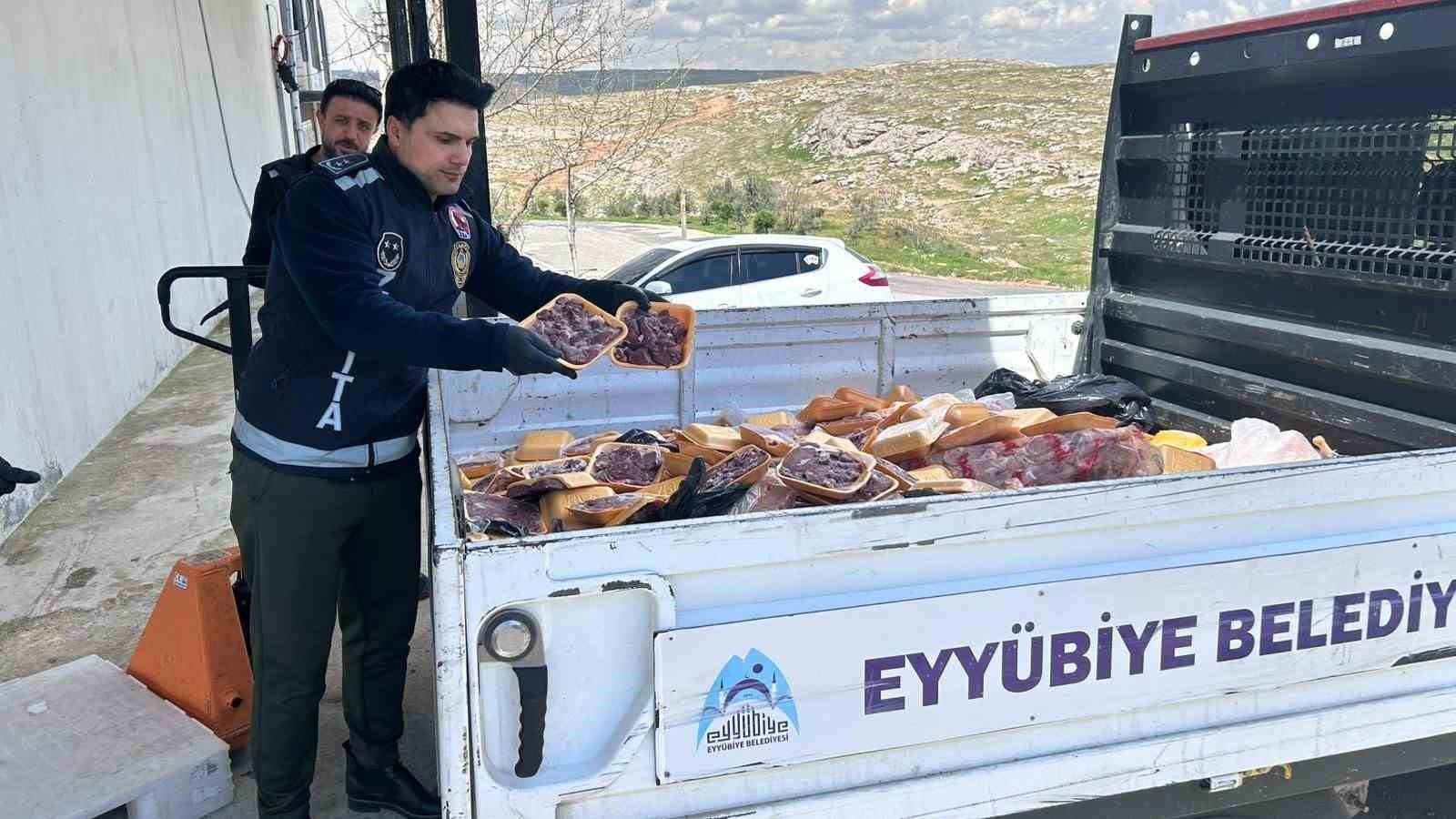 Eyyübiye zabıtası denetimlerini sürdürüyor
