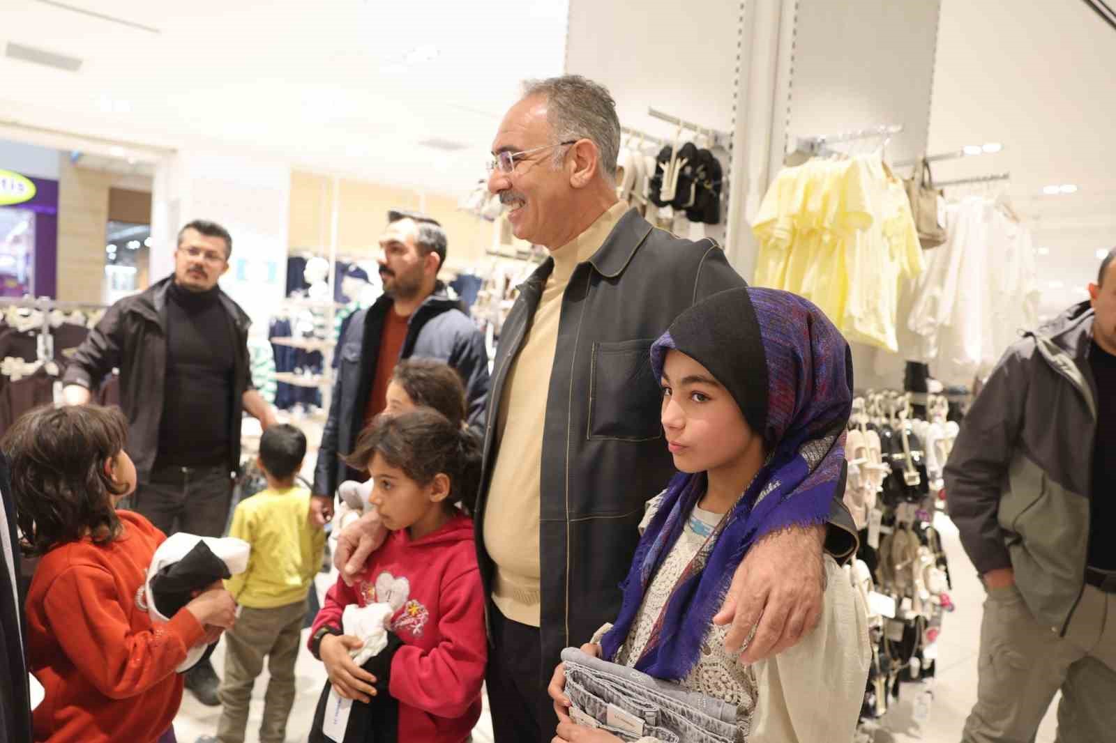 Eyyübiye’de yetim çocuklar bayramlık heyecanı yaşadı
