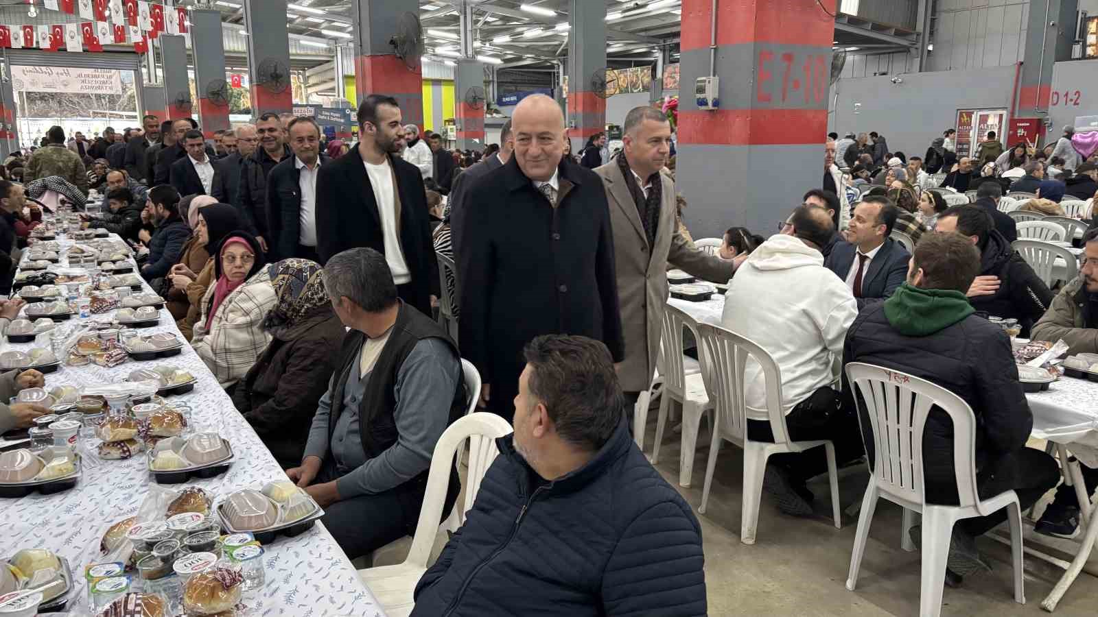 Ezine’de 10 bin kişi iftar sofrasında buluştu
