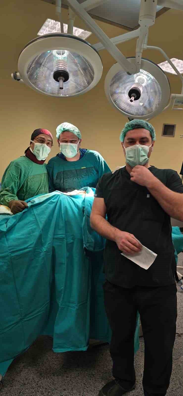 Ezine’de bel fıtığına ameliyatsız modern tedavi
Ezine’de bel fıtığına ameliyatsız modern tedavi