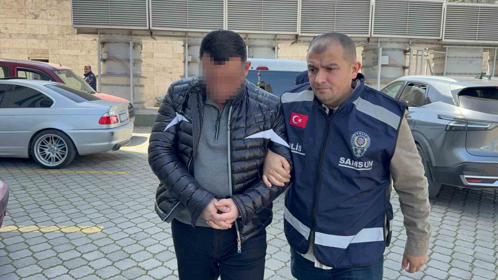 Fabrika müdürünün evinde cephanelik gibi silah ve malzeme çıktı
