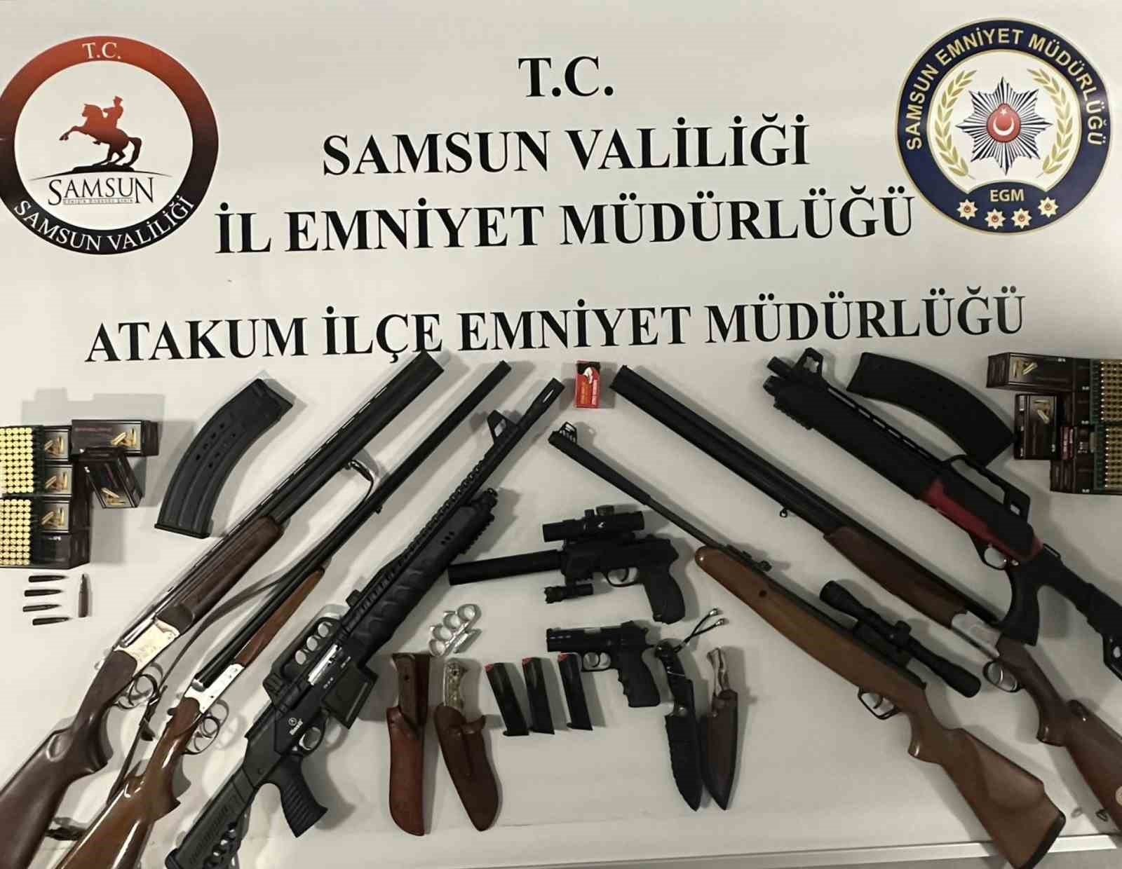 Fabrika müdürünün evinde cephanelik gibi silah ve malzeme çıktı
