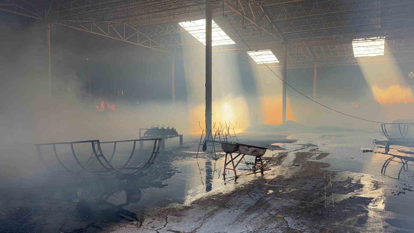 Fabrika yangını kontrol altına alındı
