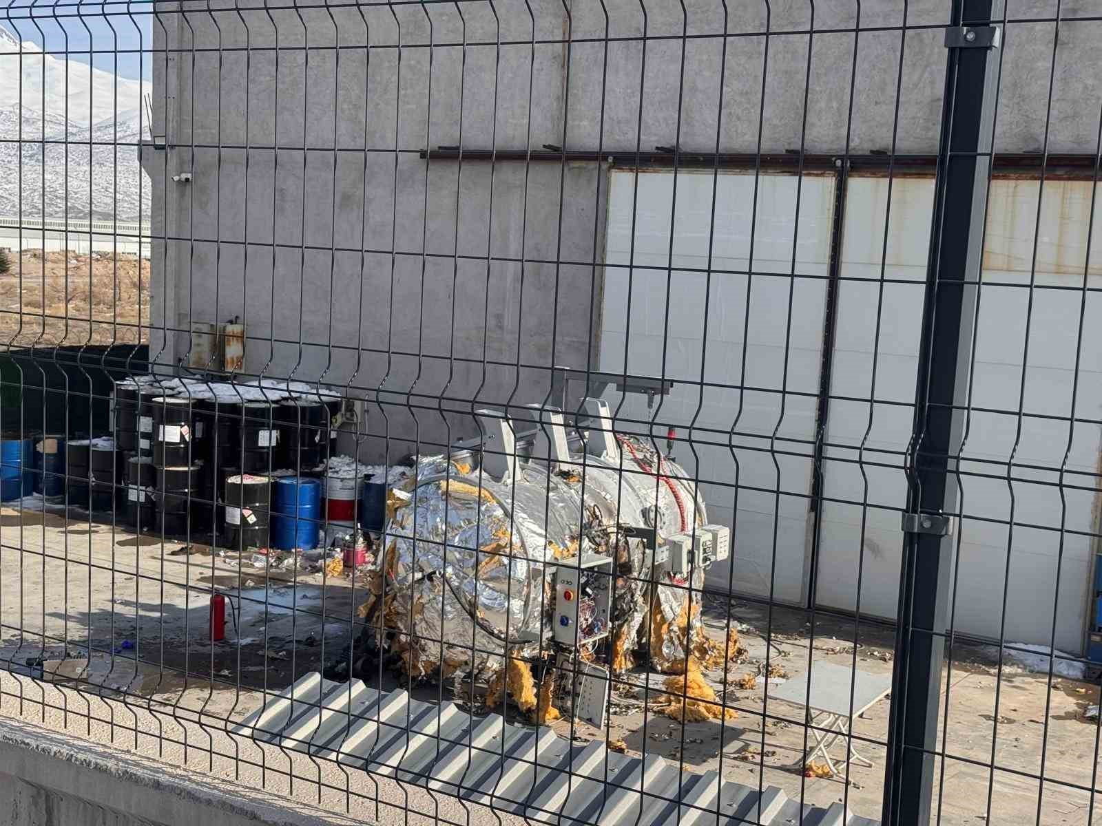 Fabrikada gaz tankı patladı: 4 işçi yaralandı
