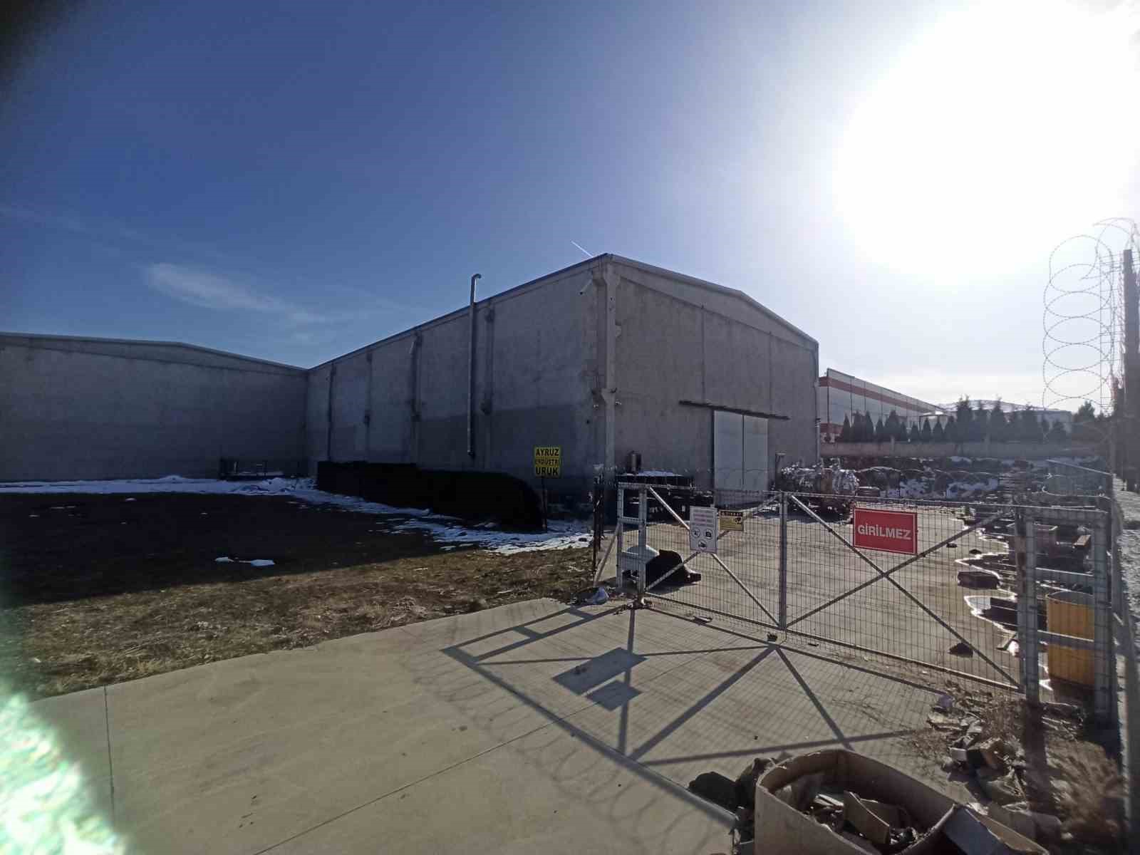 Fabrikada gaz tankı patladı: 4 işçi yaralandı
