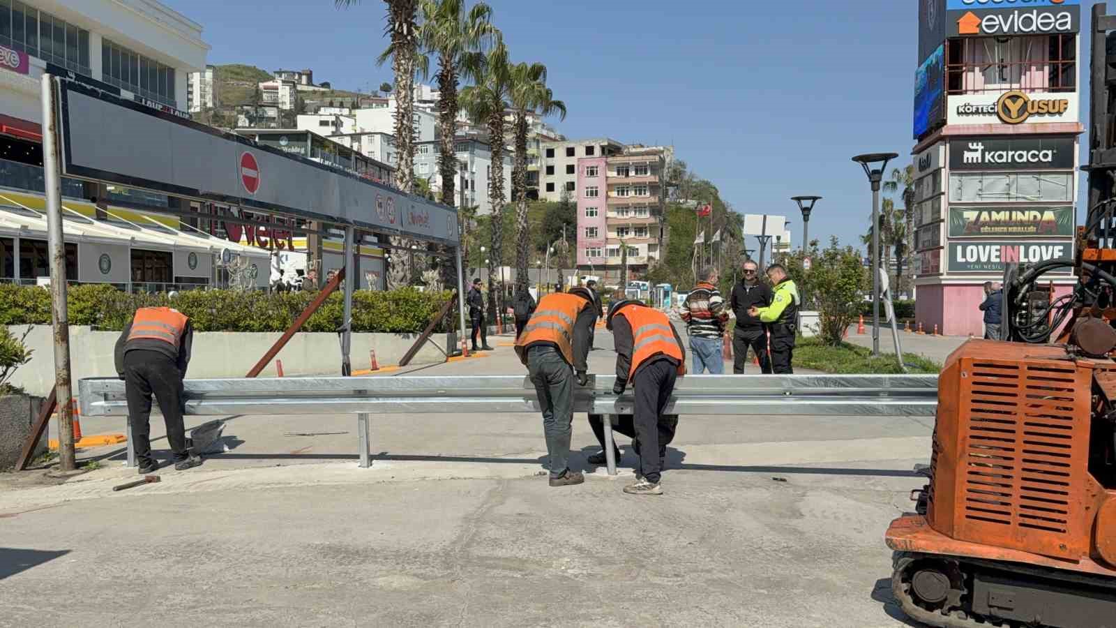 Facianın yaşandığı Lovelet AVM’de araç giriş-çıkışları bariyerlerle kapatıldı
