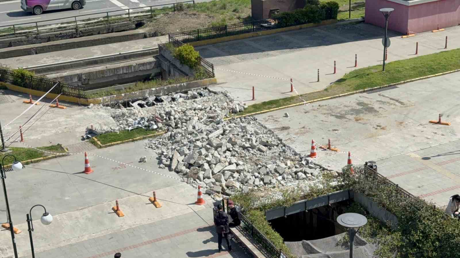 Facianın yaşandığı Lovelet AVM’de araç giriş-çıkışları bariyerlerle kapatıldı
