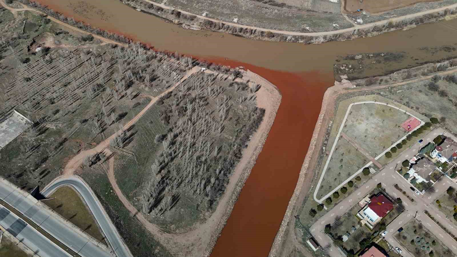 Fadlum Çayı Kızılırmak’a rengini verdi
