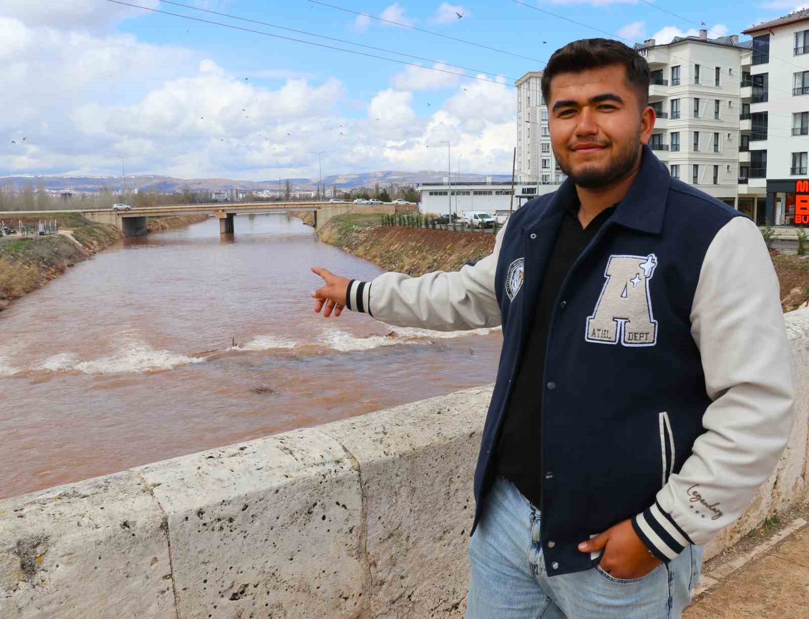 Fadlum Çayı Kızılırmak’a rengini verdi
