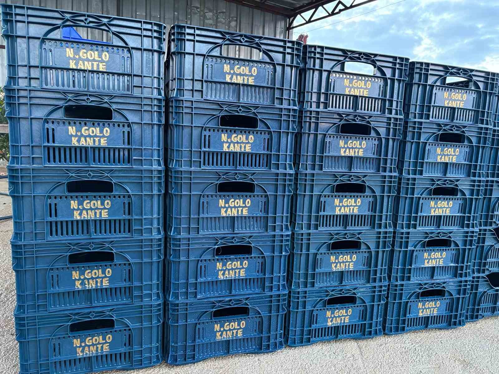 Fanatik üreticinin ‘Kante’ sevgisi: Domatesleri topladığı kasaya bile onun adını yazdırdı
