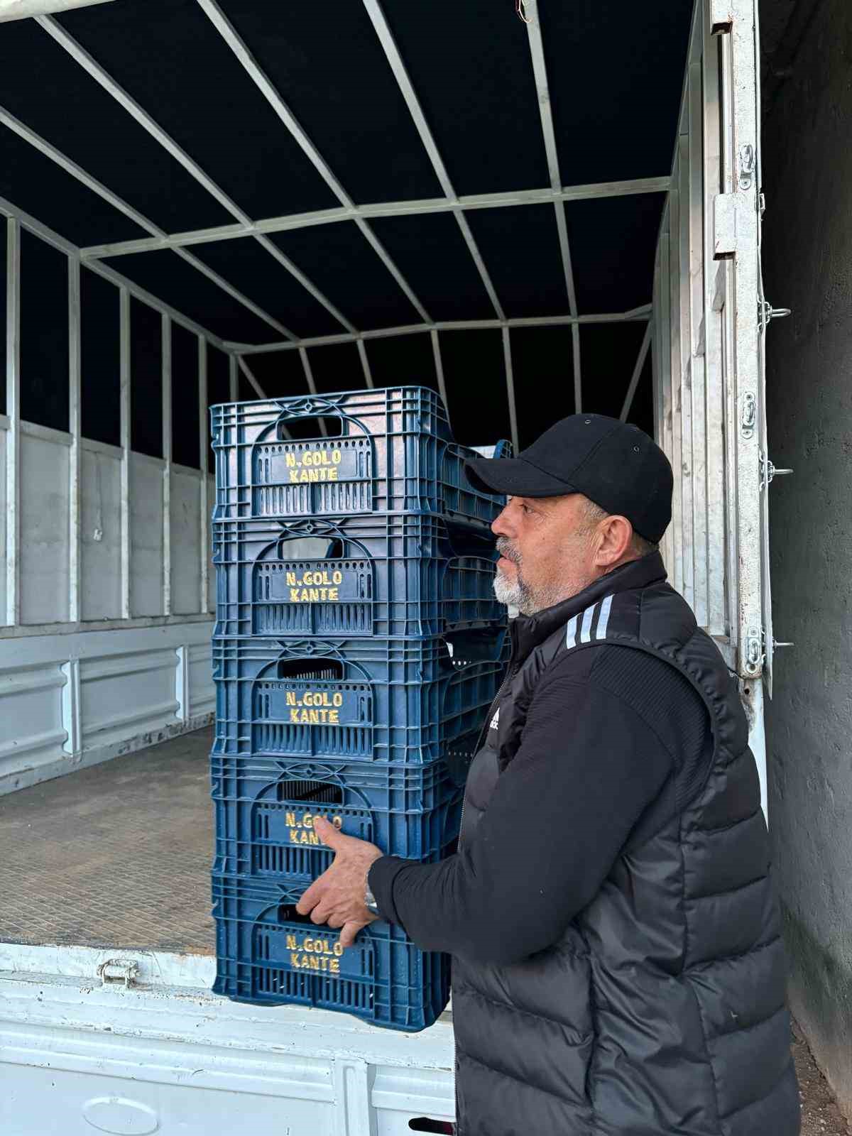 Fanatik üreticinin ‘Kante’ sevgisi: Domatesleri topladığı kasaya bile onun adını yazdırdı
