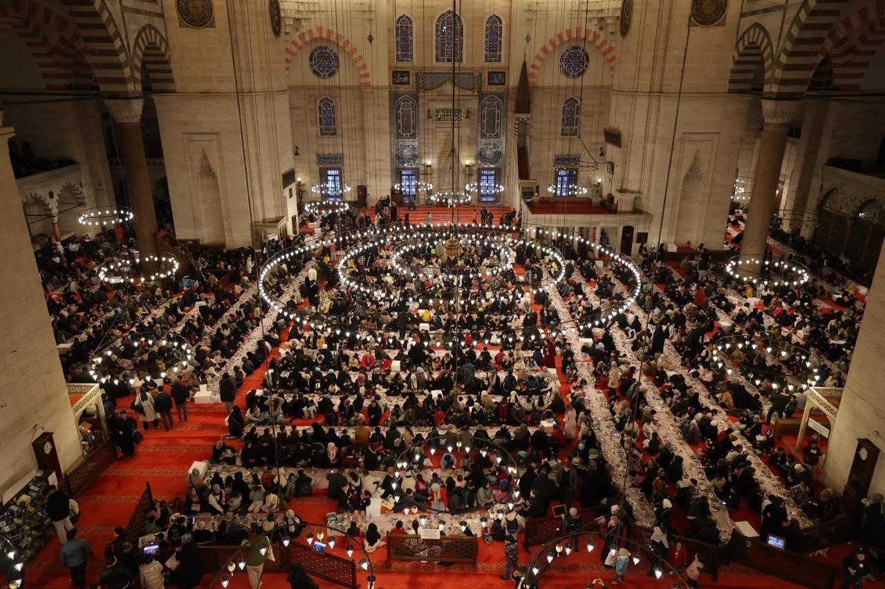 Fatih Belediyesinden anlamlı etkinlik: Çocuklar ve aileler Ramazan ruhunu doyasıya yaşadı
