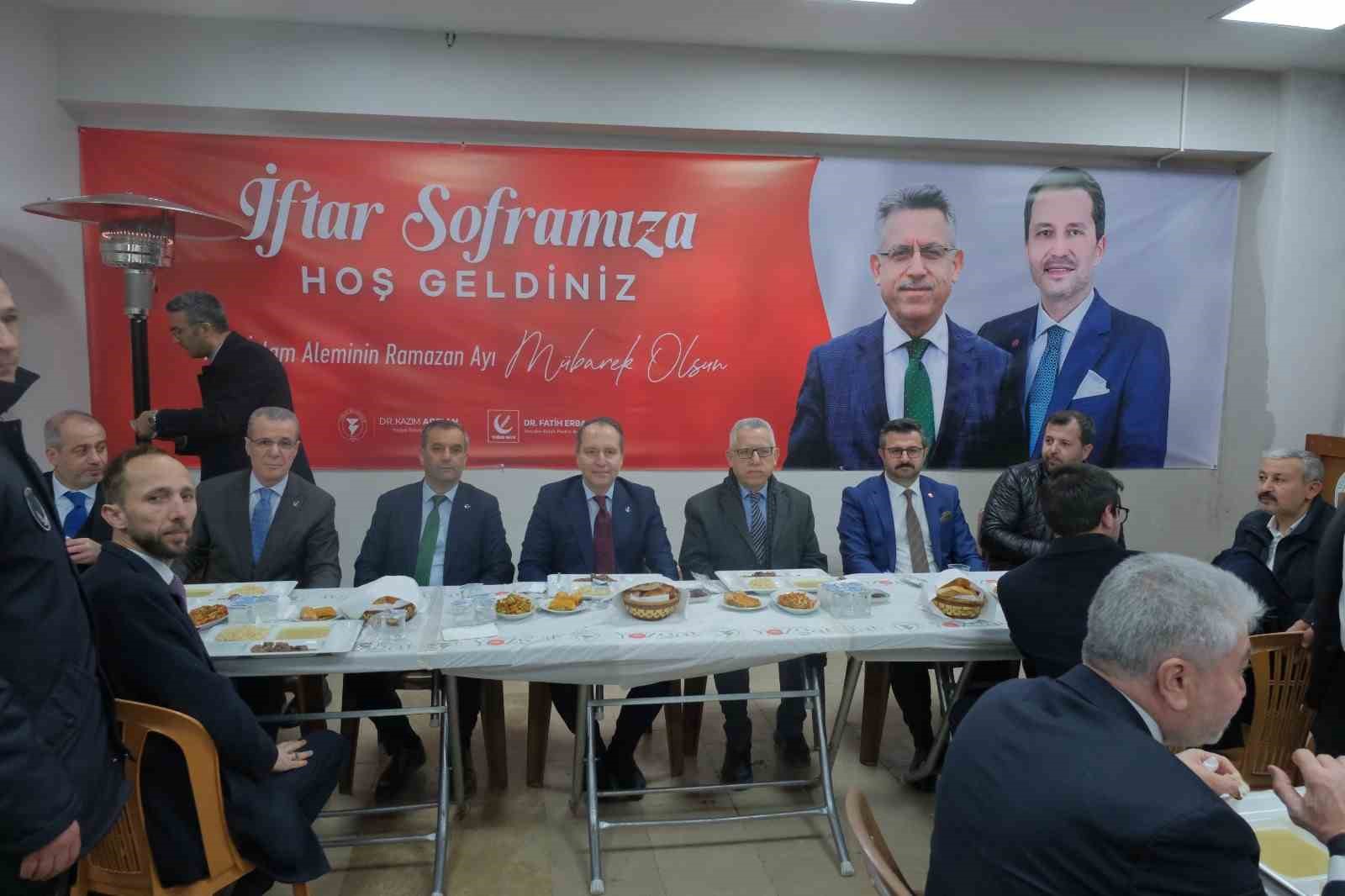 Fatih Erbakan Yozgat’ta vatandaşlarla iftar sofrasında buluştu
