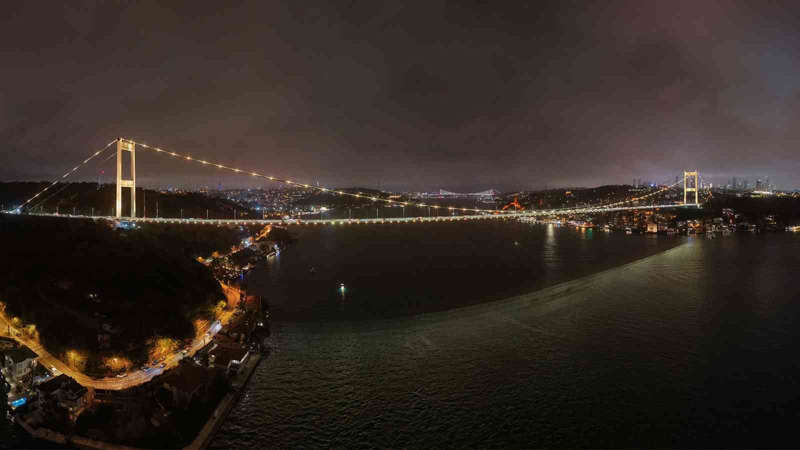 Fatih Sultan Mehmet Köprüsü kanser hastası çocuklar için sarıya büründü
