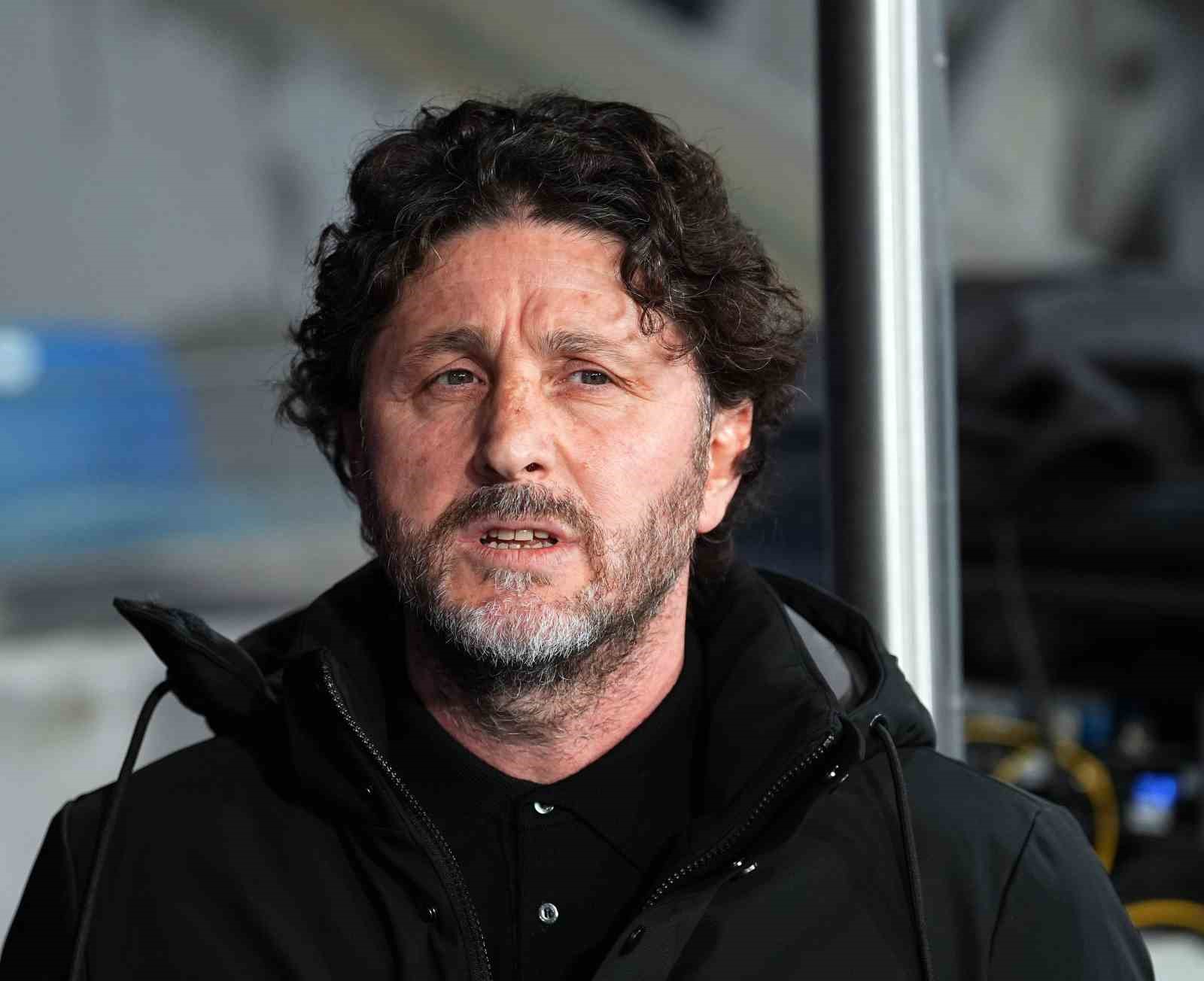 Fatih Tekke: "Çeyrek finale yükseldiğimiz için çok mutluyuz"
Fatih Tekke: "Çeyrek finale yükseldiğimiz için çok mutluyuz"