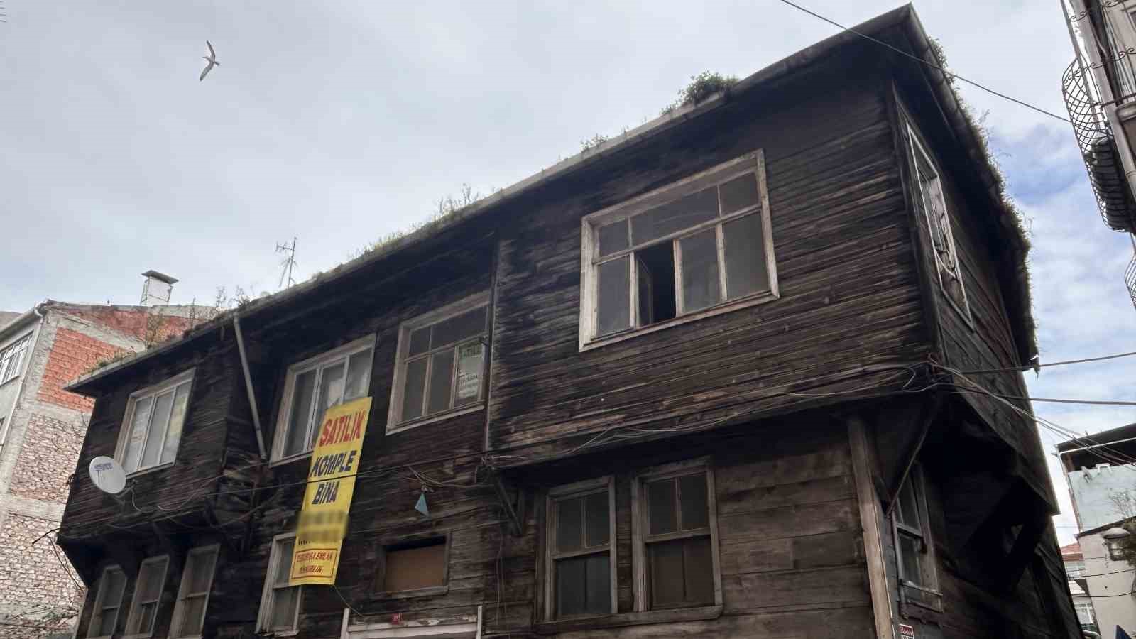 Fatih’te izinsiz kazı yapılan ev görüntülendi
