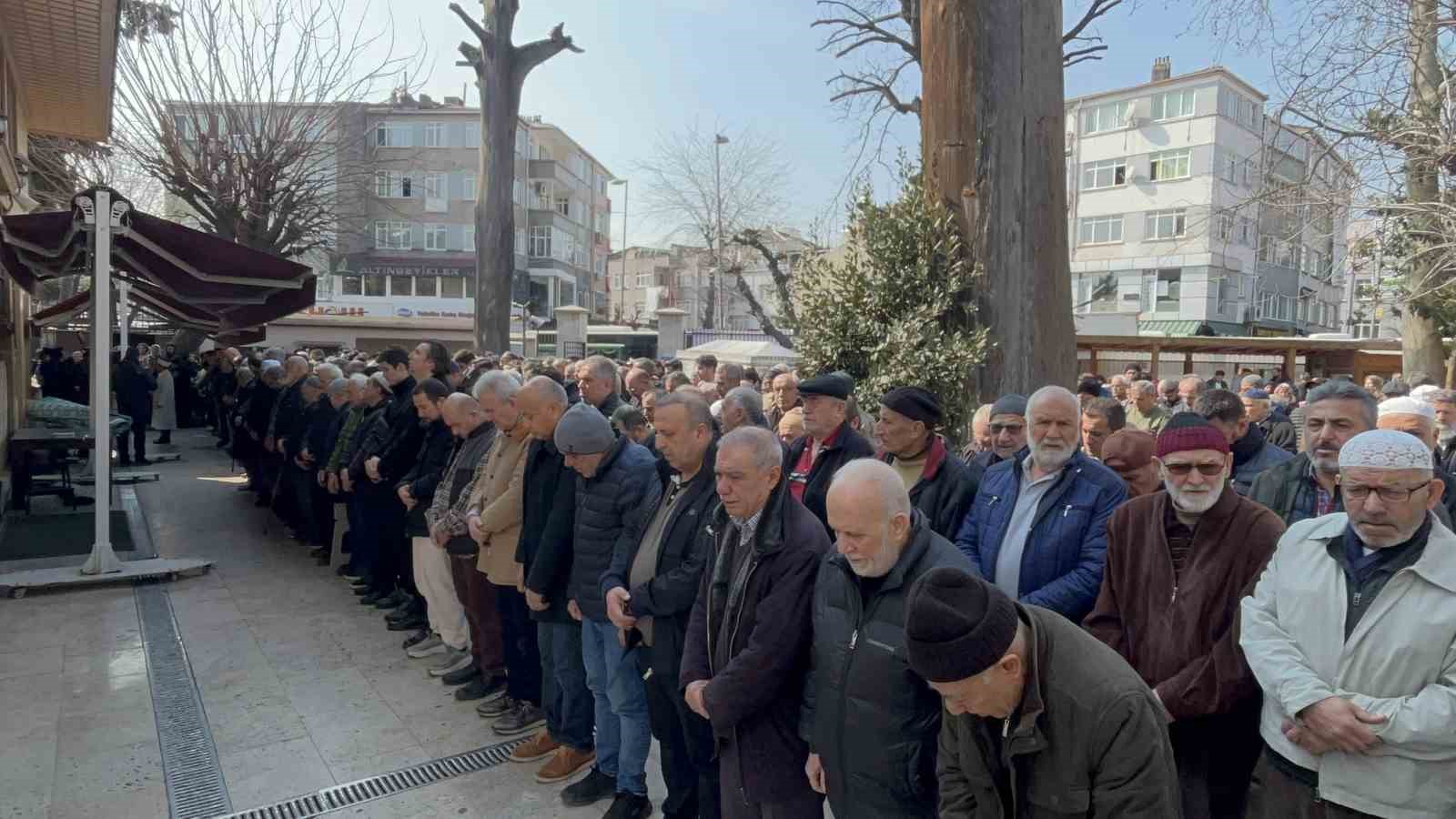 Fatih’te kocası tarafından öldürülen Semiha Deniz son yolculuğuna uğurlandı
