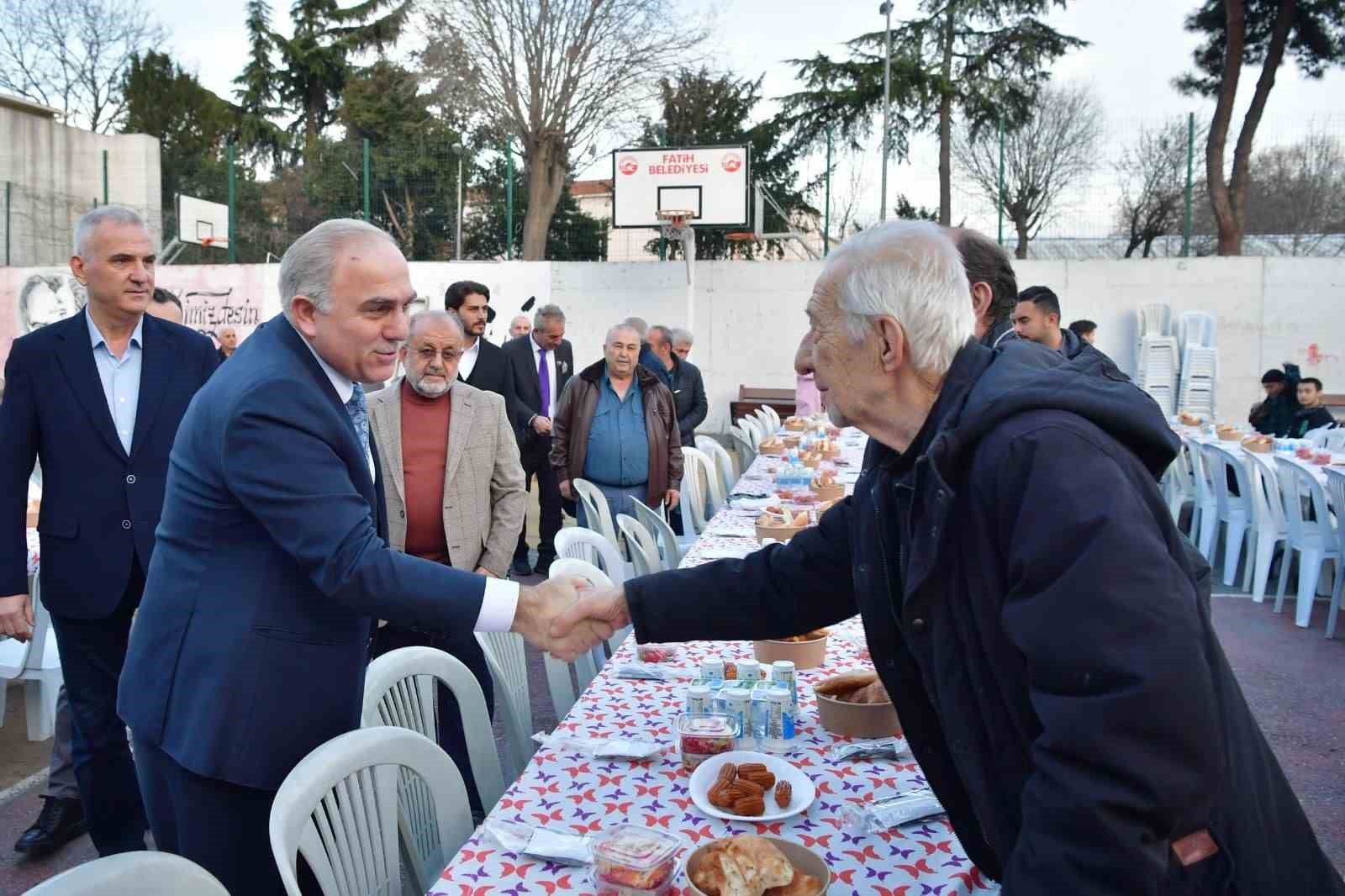 Fatih’te Ramazan bereketi: Tüm hazırlıklar tamamlandı
Fatih’te Ramazan bereketi: Tüm hazırlıklar tamamlandı