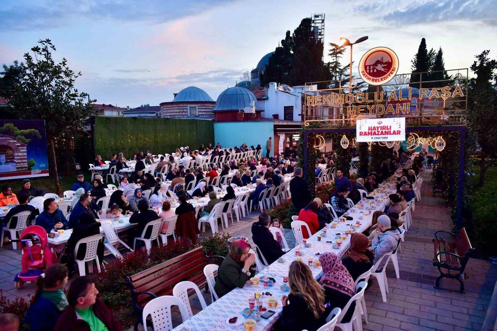 Fatih’te Ramazan bereketi: Tüm hazırlıklar tamamlandı
Fatih’te Ramazan bereketi: Tüm hazırlıklar tamamlandı