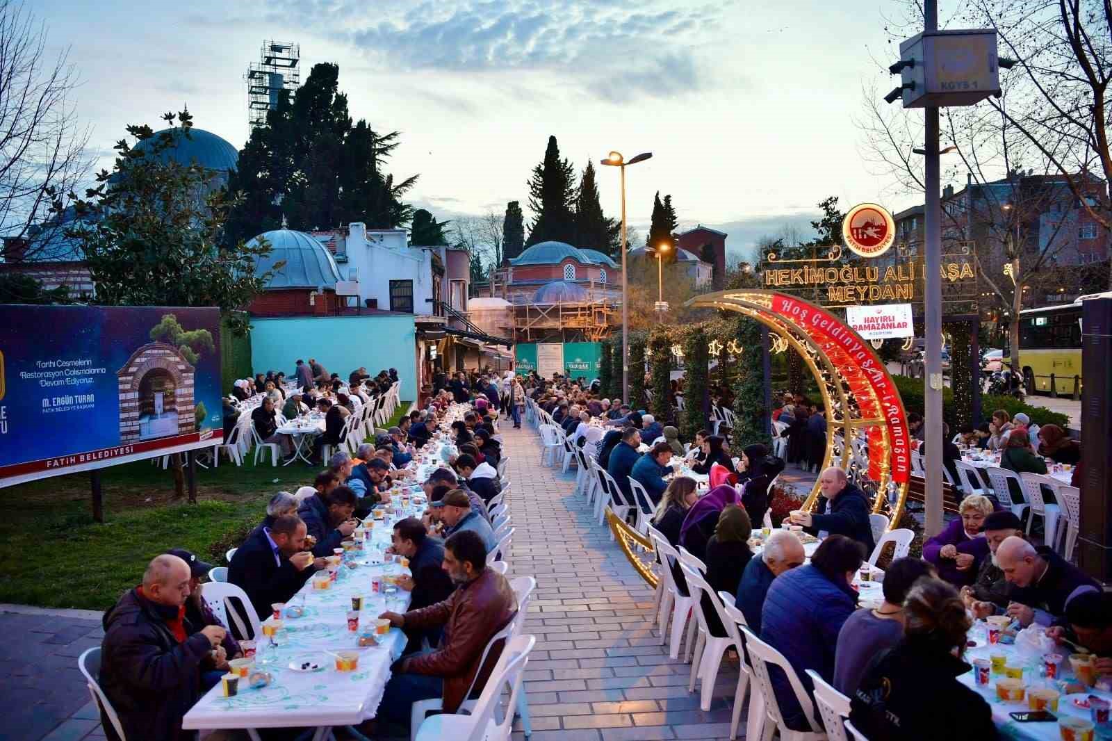 Fatih’te Ramazan bereketi: Tüm hazırlıklar tamamlandı
Fatih’te Ramazan bereketi: Tüm hazırlıklar tamamlandı