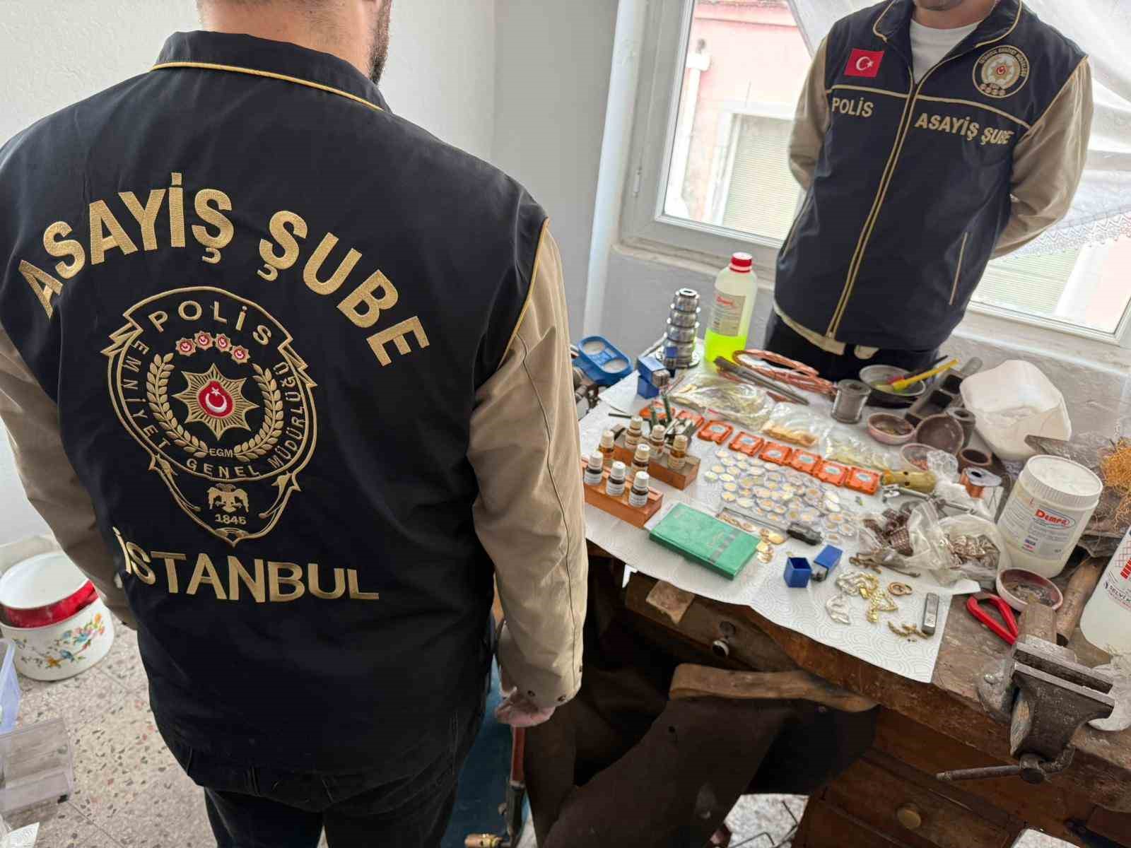 Fatih’te sahte altın imalatına operasyon: 1  kişi yakalandı
