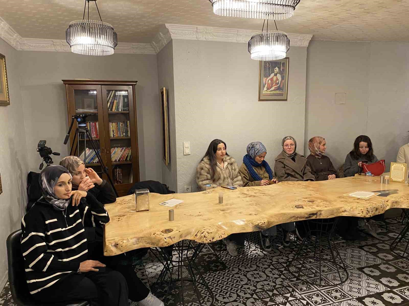 Fatih’te üniversite öğrencileri iftarda buluştu
Fatih’te üniversite öğrencileri iftarda buluştu