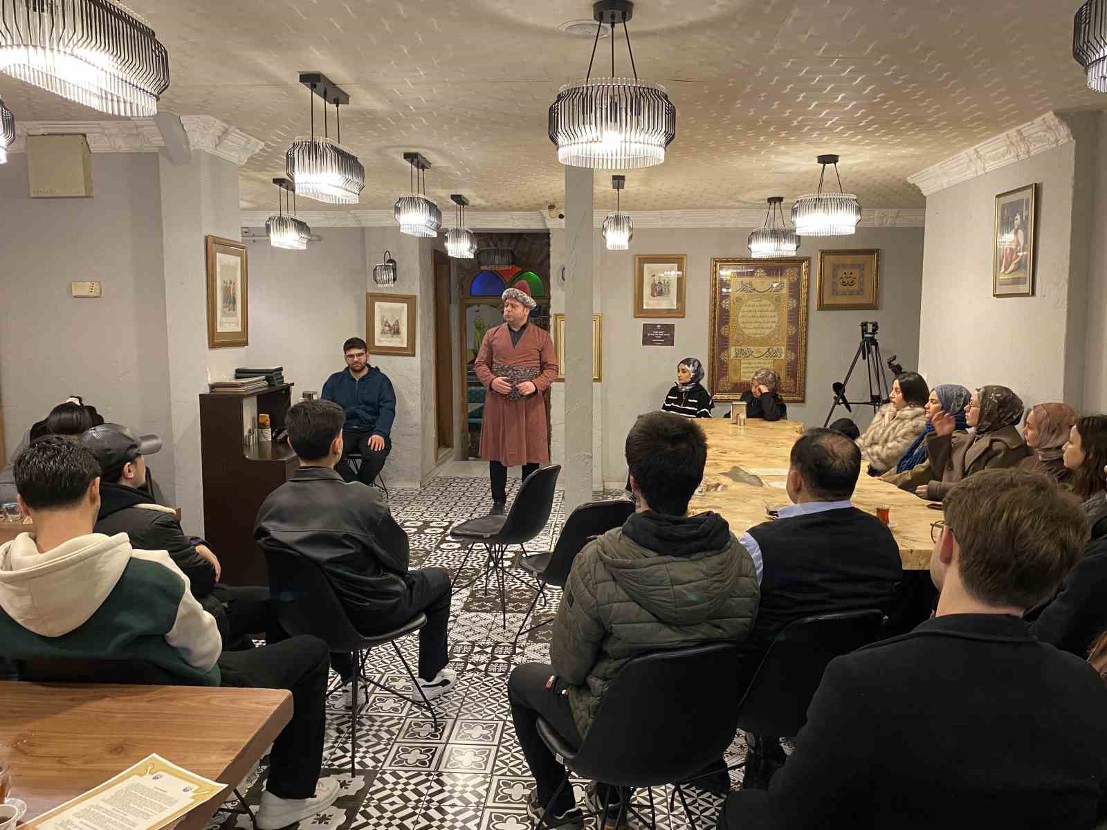 Fatih’te üniversite öğrencileri iftarda buluştu
Fatih’te üniversite öğrencileri iftarda buluştu