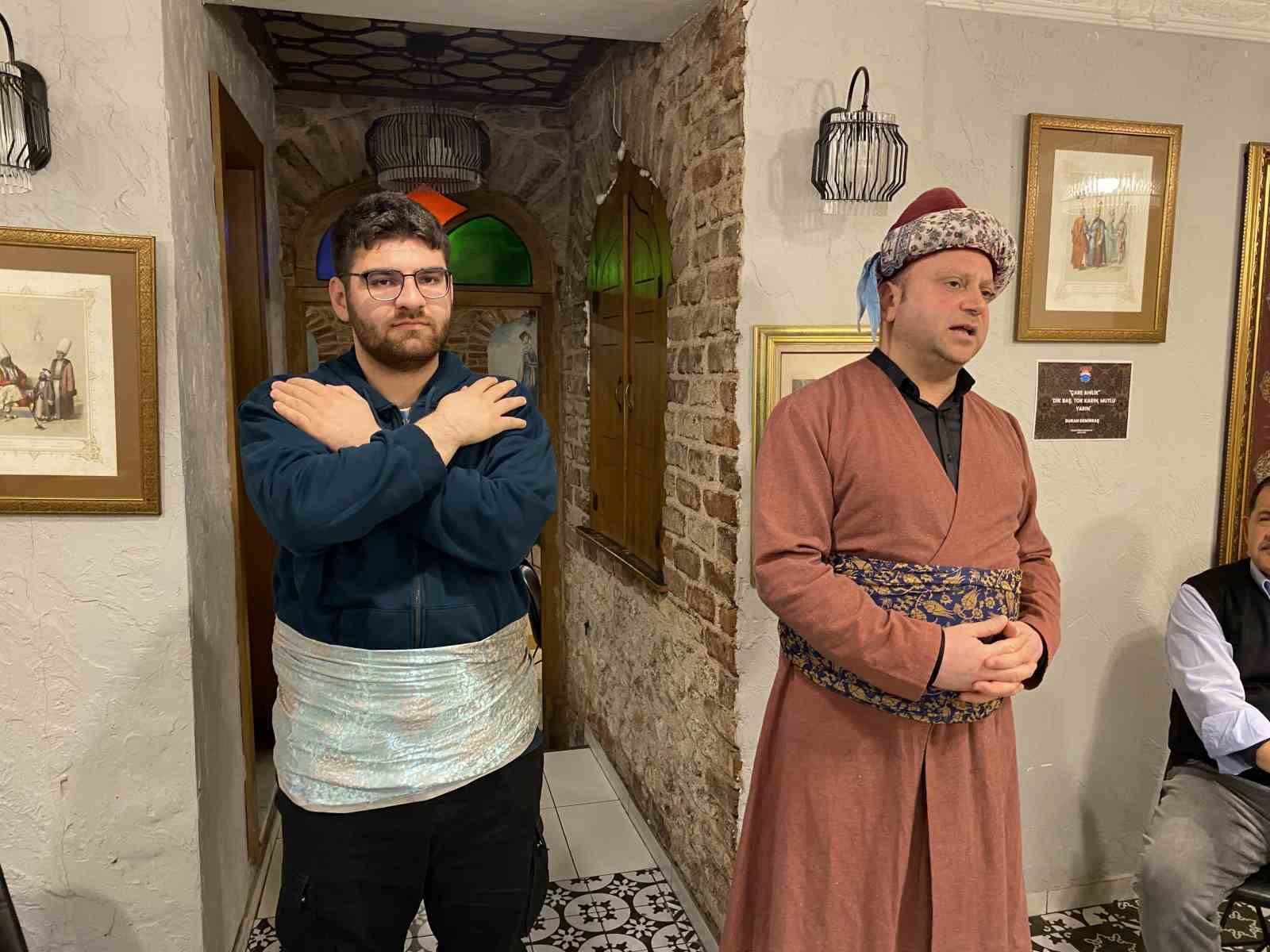 Fatih’te üniversite öğrencileri iftarda buluştu
Fatih’te üniversite öğrencileri iftarda buluştu