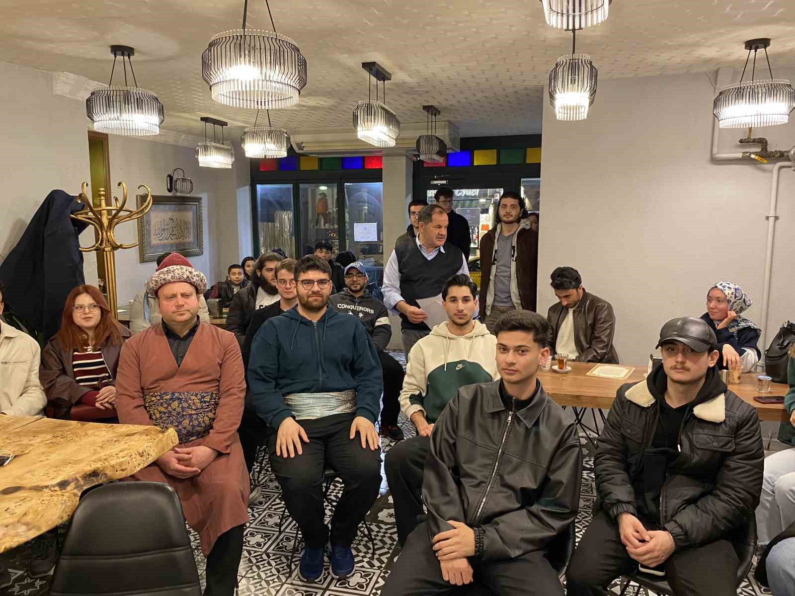 Fatih’te üniversite öğrencileri iftarda buluştu
Fatih’te üniversite öğrencileri iftarda buluştu