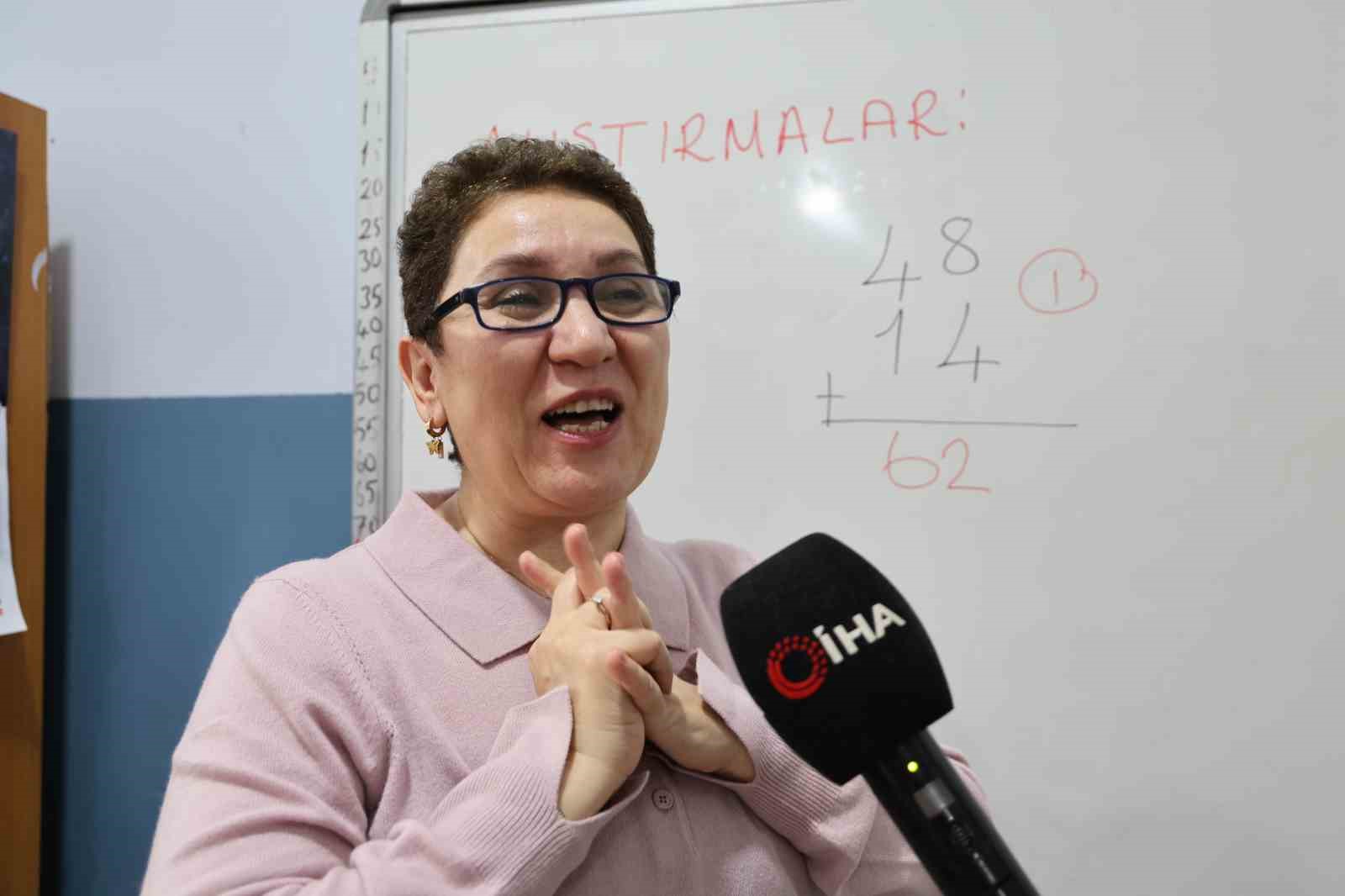 Fatma öğretmen kanseri yendi, öğrencilerine kavuştu
