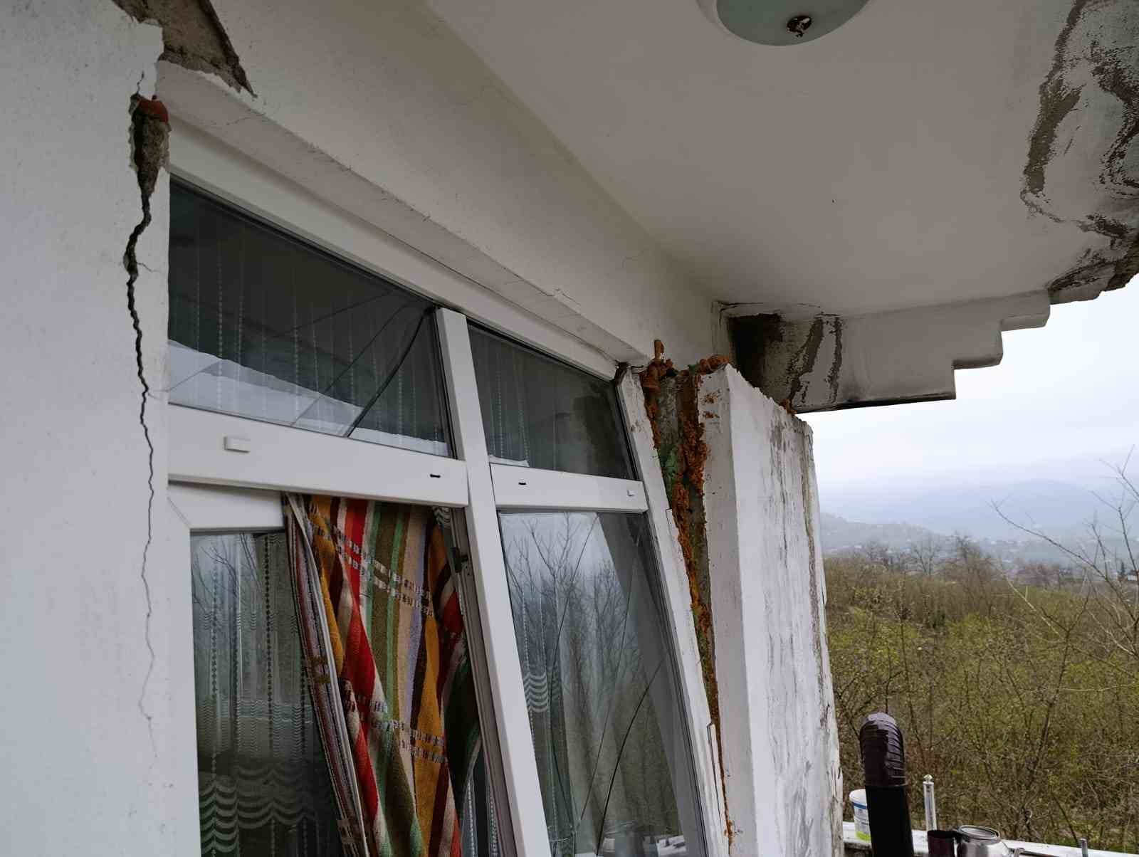 Fatsa’da heyelan: 2 ev kullanılamaz hale geldi
