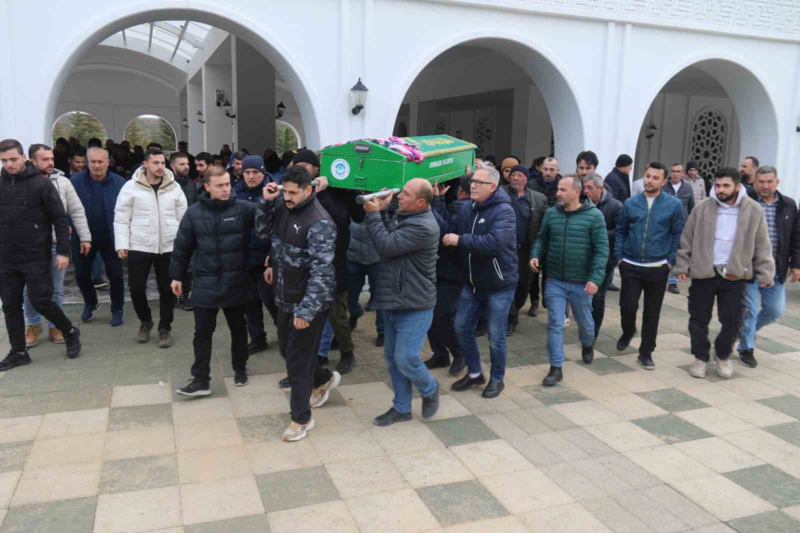 Feci kazada hayatını kaybeden 14 yaşındaki kız son yolculuğuna uğurlandı
