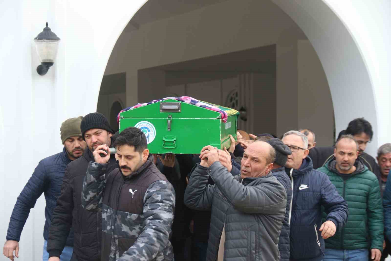 Feci kazada hayatını kaybeden 14 yaşındaki kız son yolculuğuna uğurlandı
