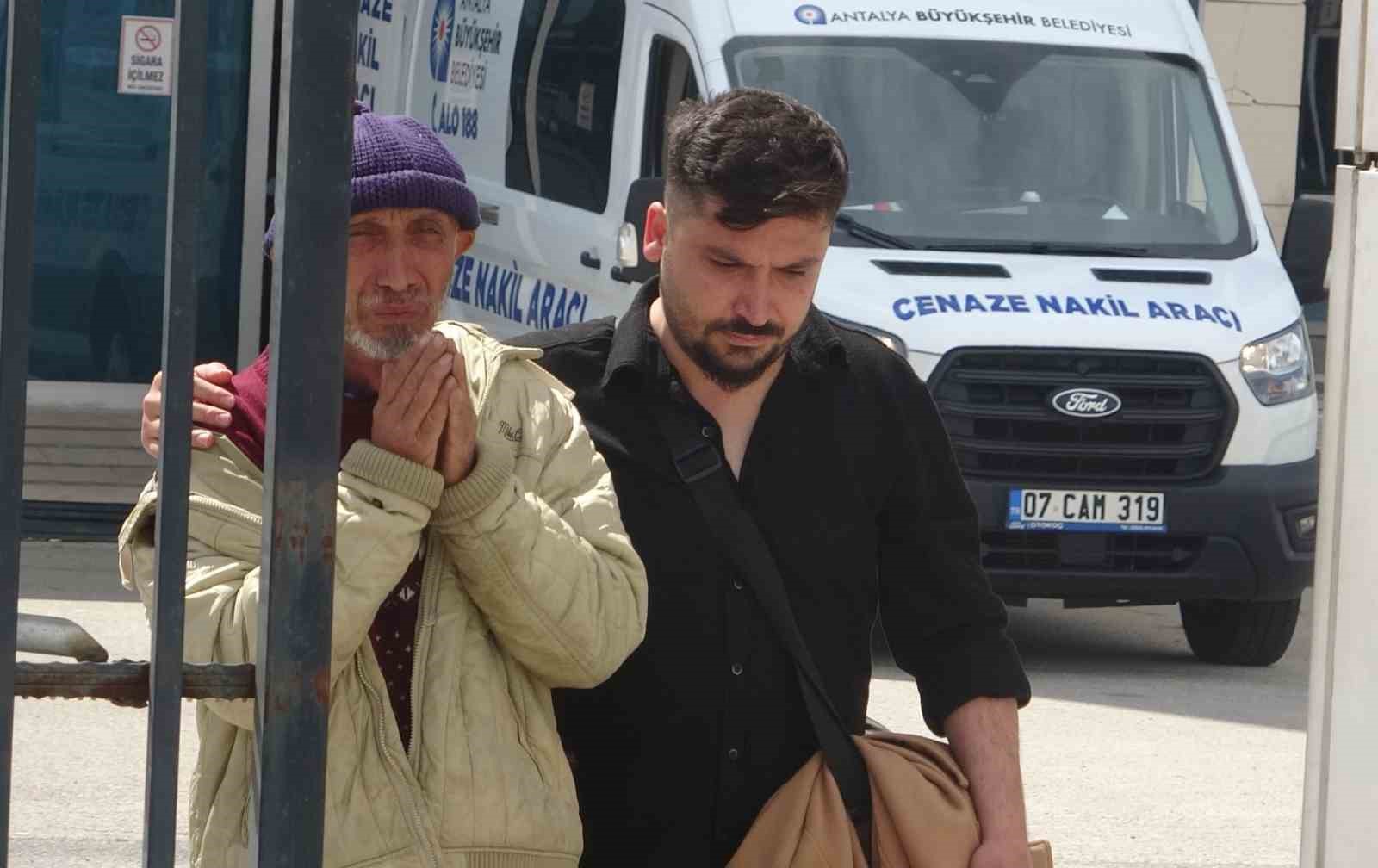 Feci kazada hayatını kaybeden gençlerin cenazeleri gözyaşları içinde teslim alındı
