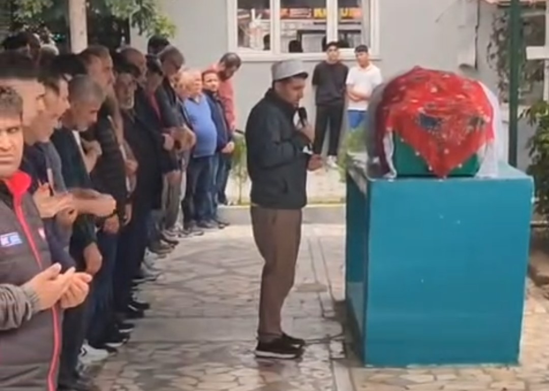 Feci kazada hayatını kaybeden kız, gelinlik ve duvakla uğurlandı
