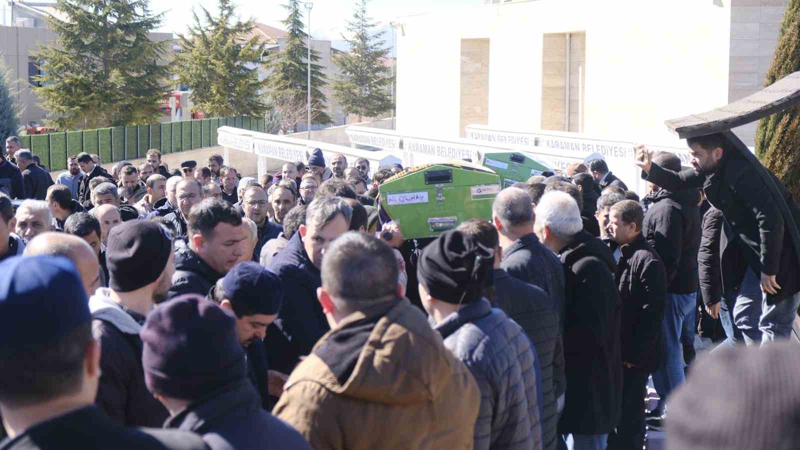 Feci kazada ölen karı koca yan yana toprağa verildi

