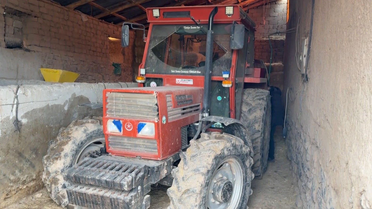 Feci şekilde can veren 5 yaşındaki çocuk defnedildi, acılı baba sinir krizi geçirdi
