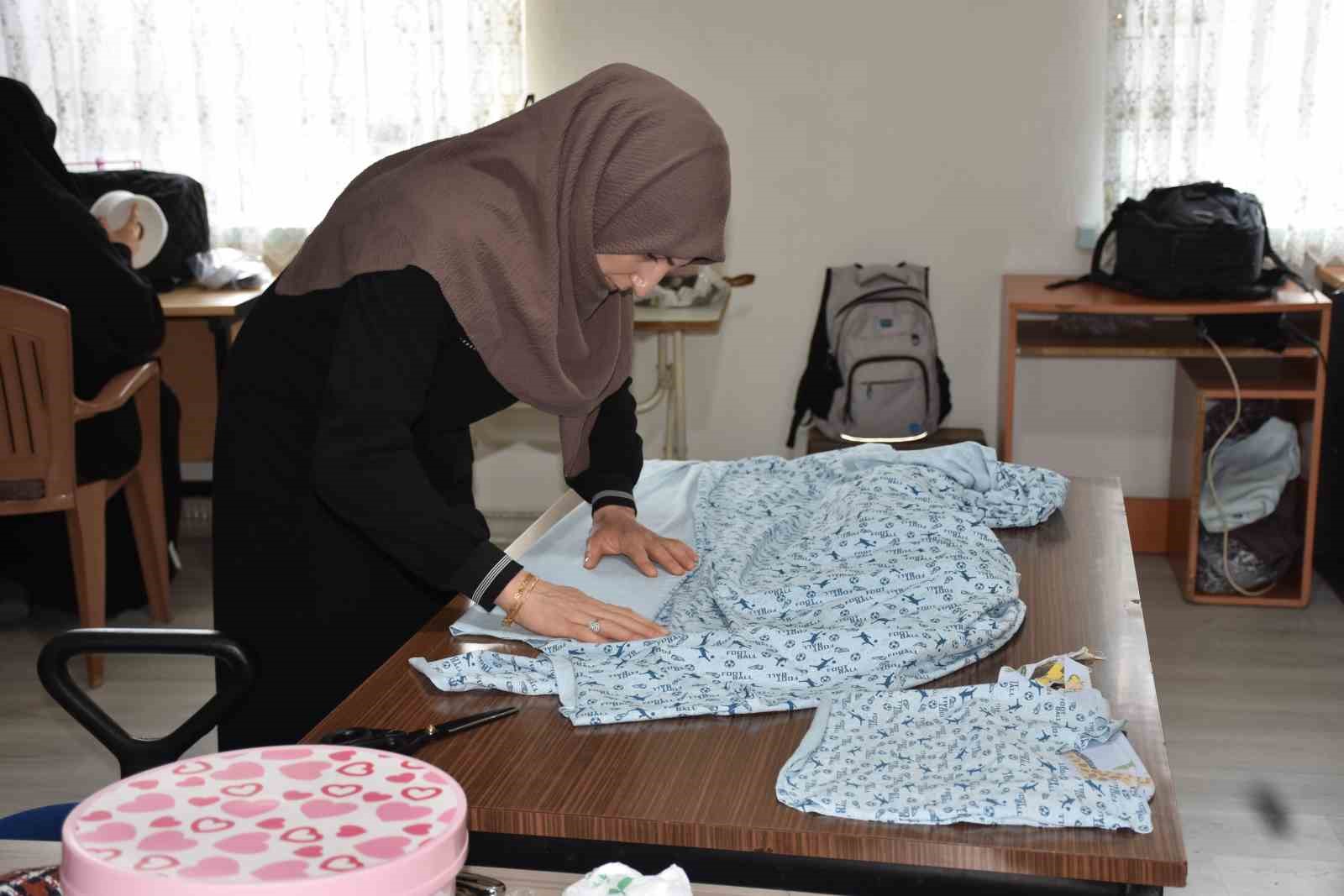 Fedakar annelerin hayatlarına dokunan kurs: Hem öğreniyorlar hem sosyalleşiyorlar
